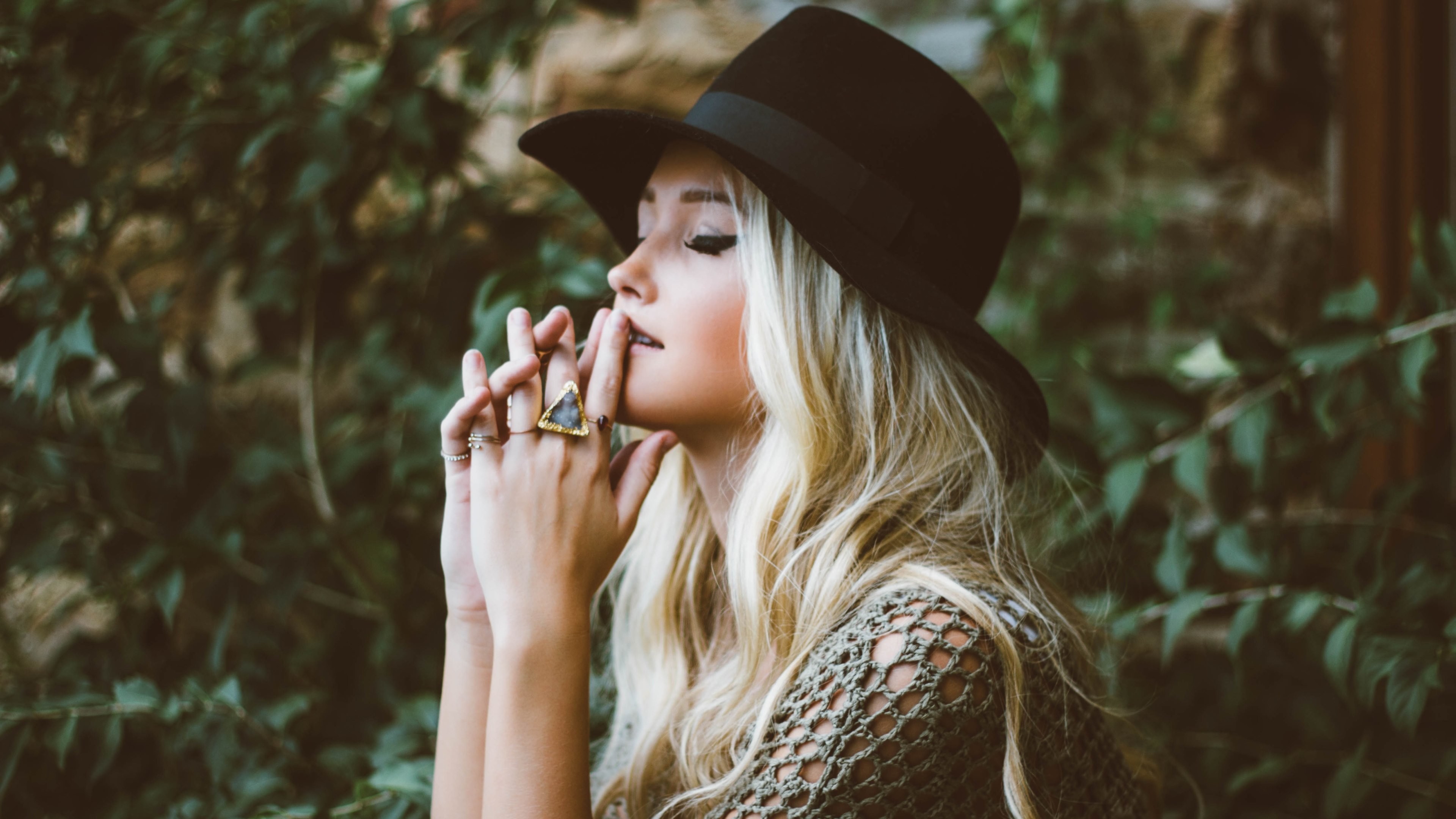 Woman wearing a black hat and rings HD Wallpaper