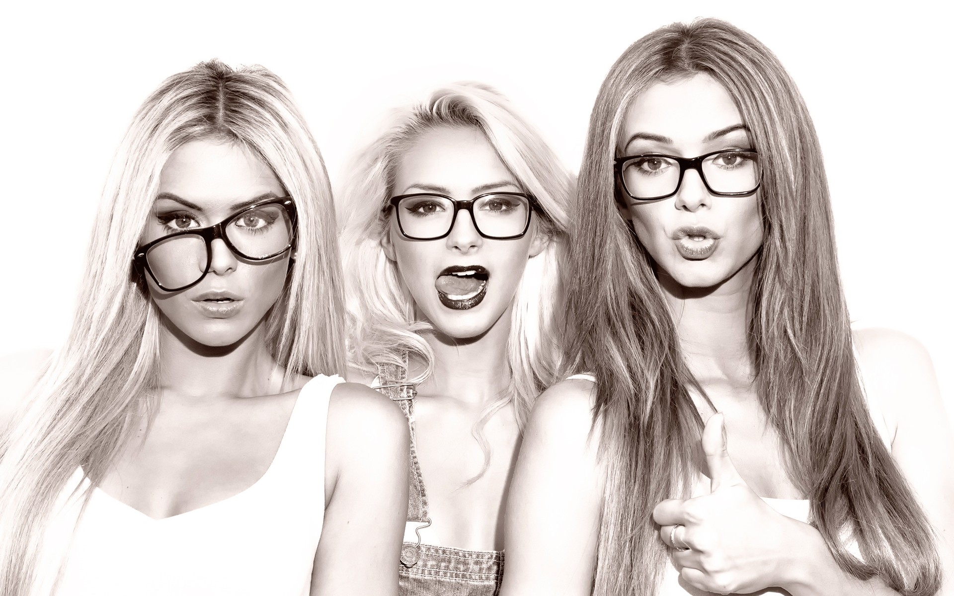 Retegan Sisters wearing glasses and giving thumbs up HD Wallpaper