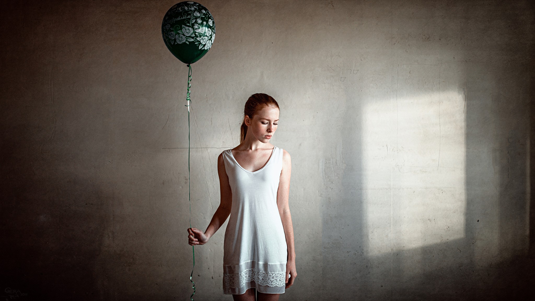 Katya Voronina with a green balloon HD Wallpaper