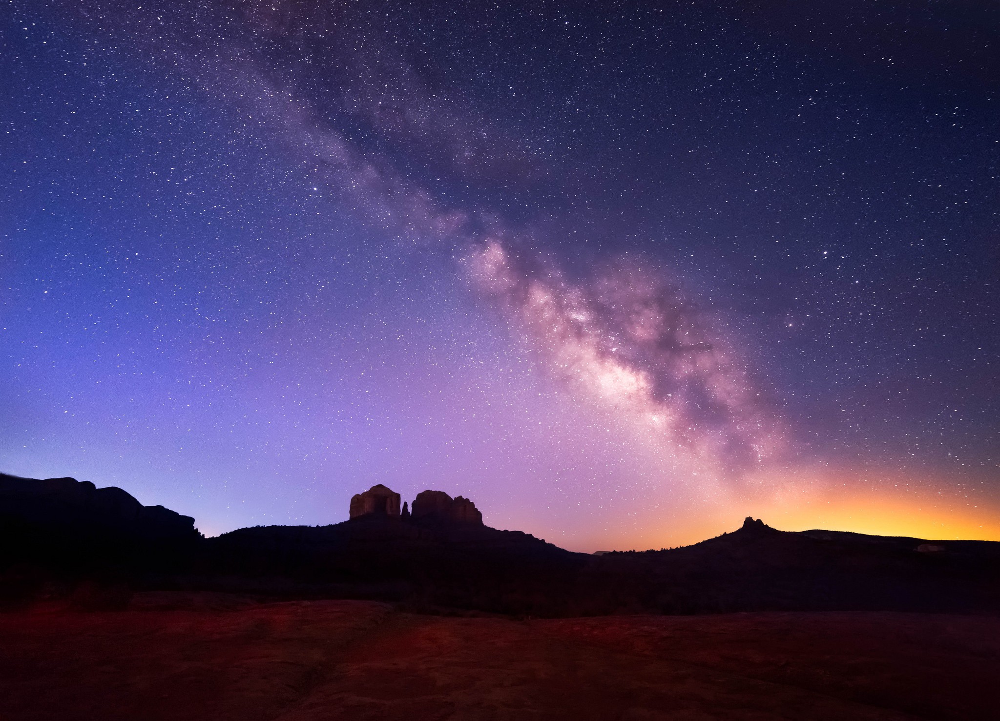 The Milky Way over Sedona's Cathedral Rock HD Wallpaper