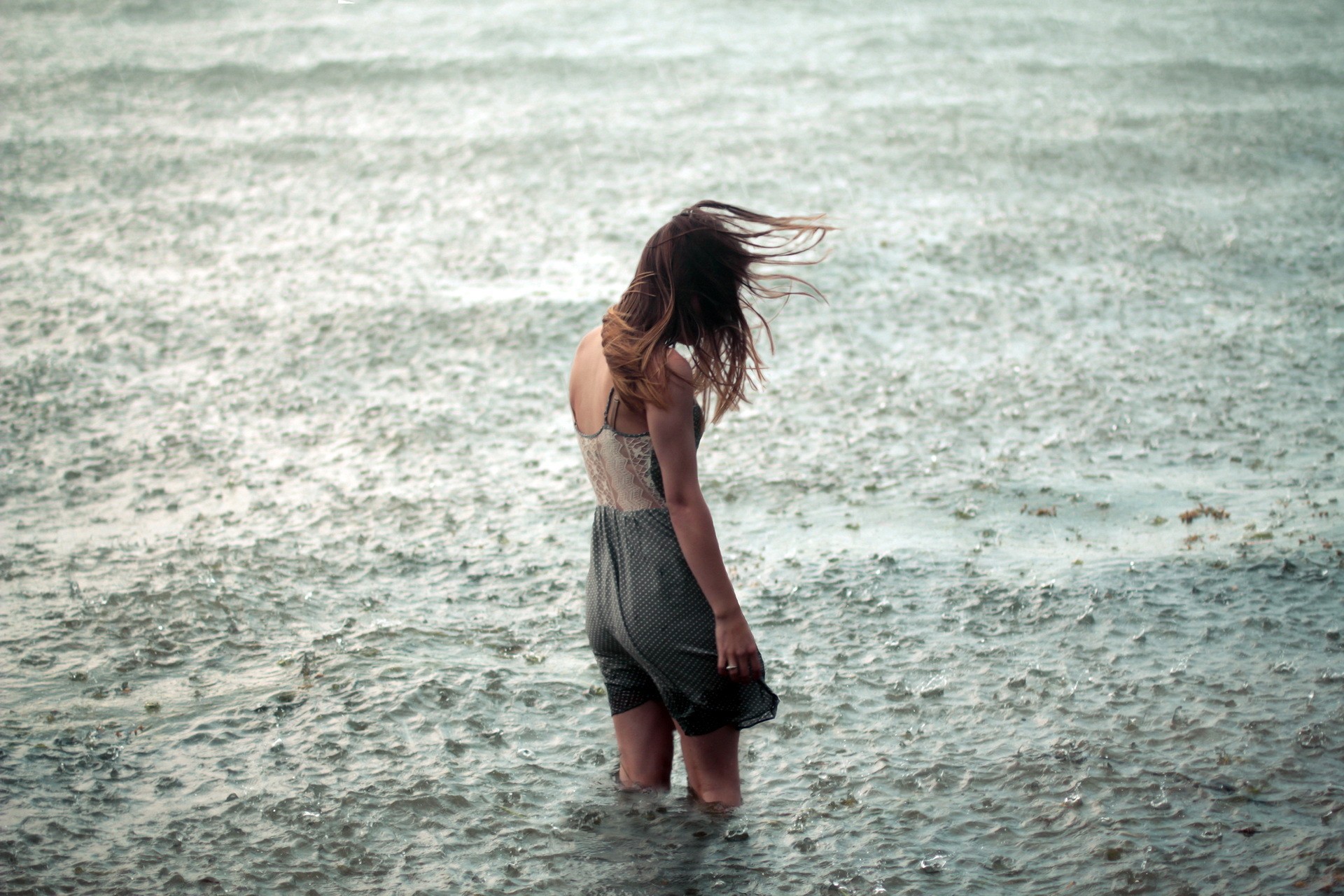 Woman standing in the rain HD Wallpaper