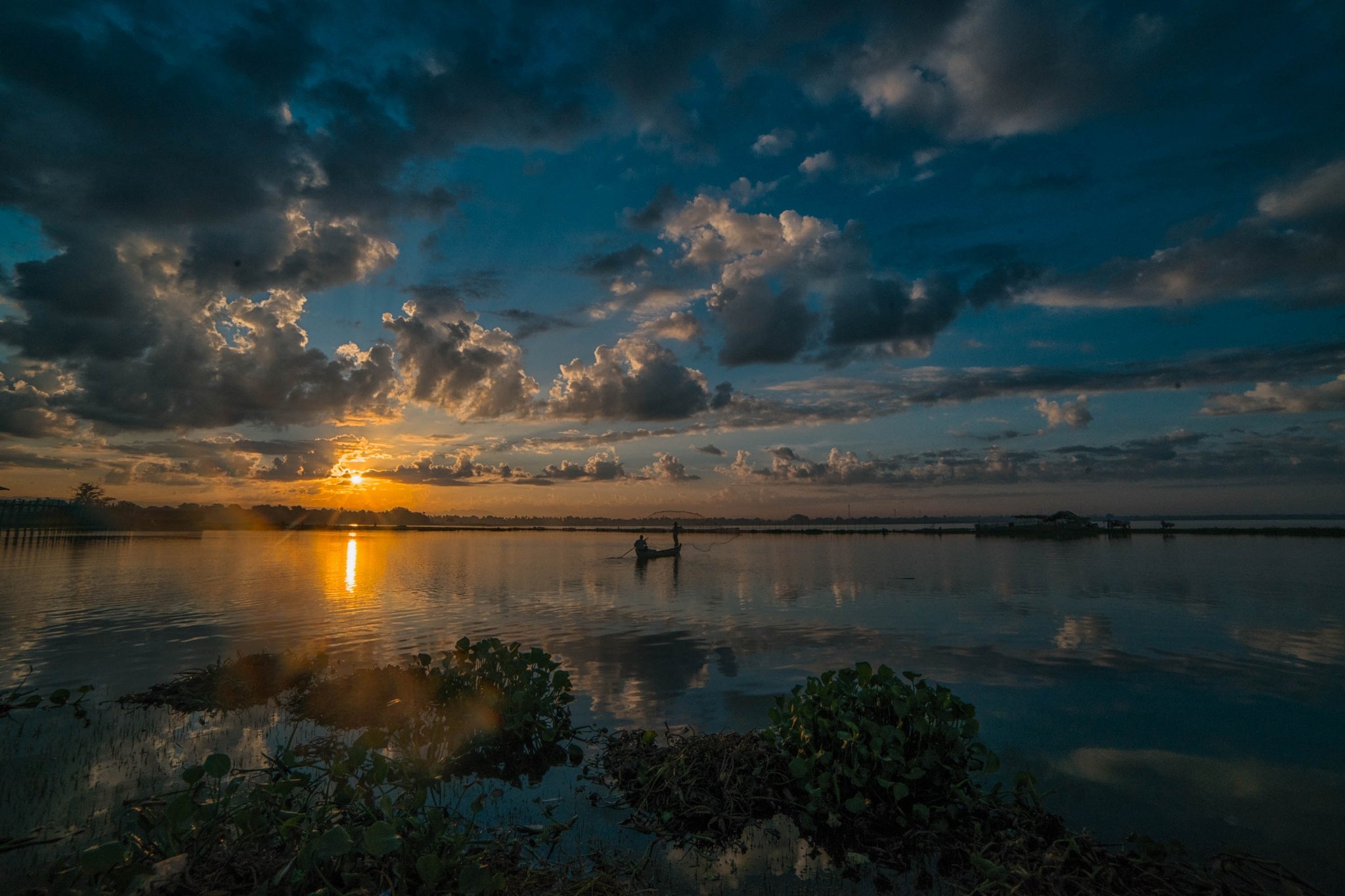 Fisherman in a boat on a lake at sunset in Myanmar HD Wallpaper