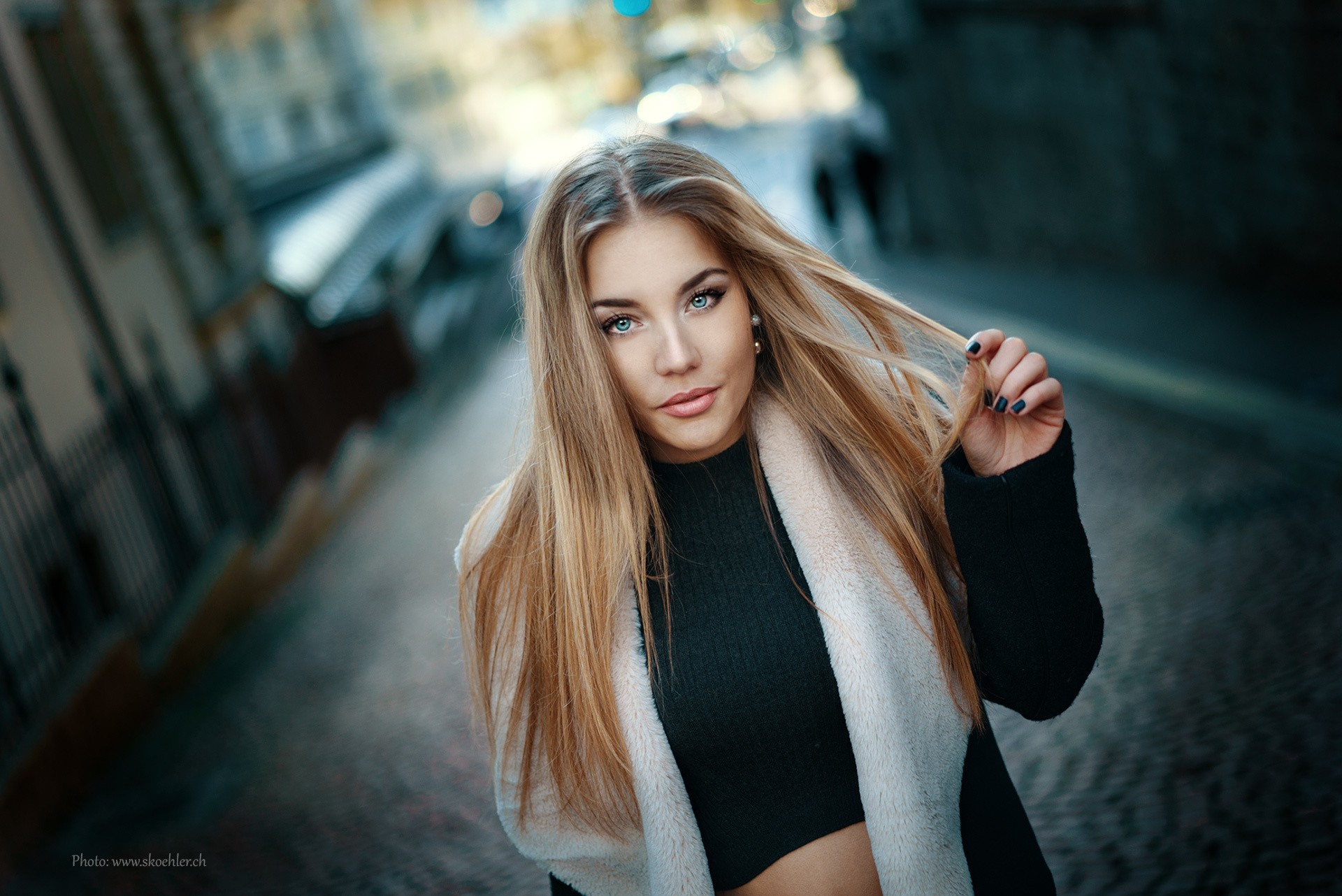 Portrait of a blonde woman with blue eyes outdoors HD Wallpaper