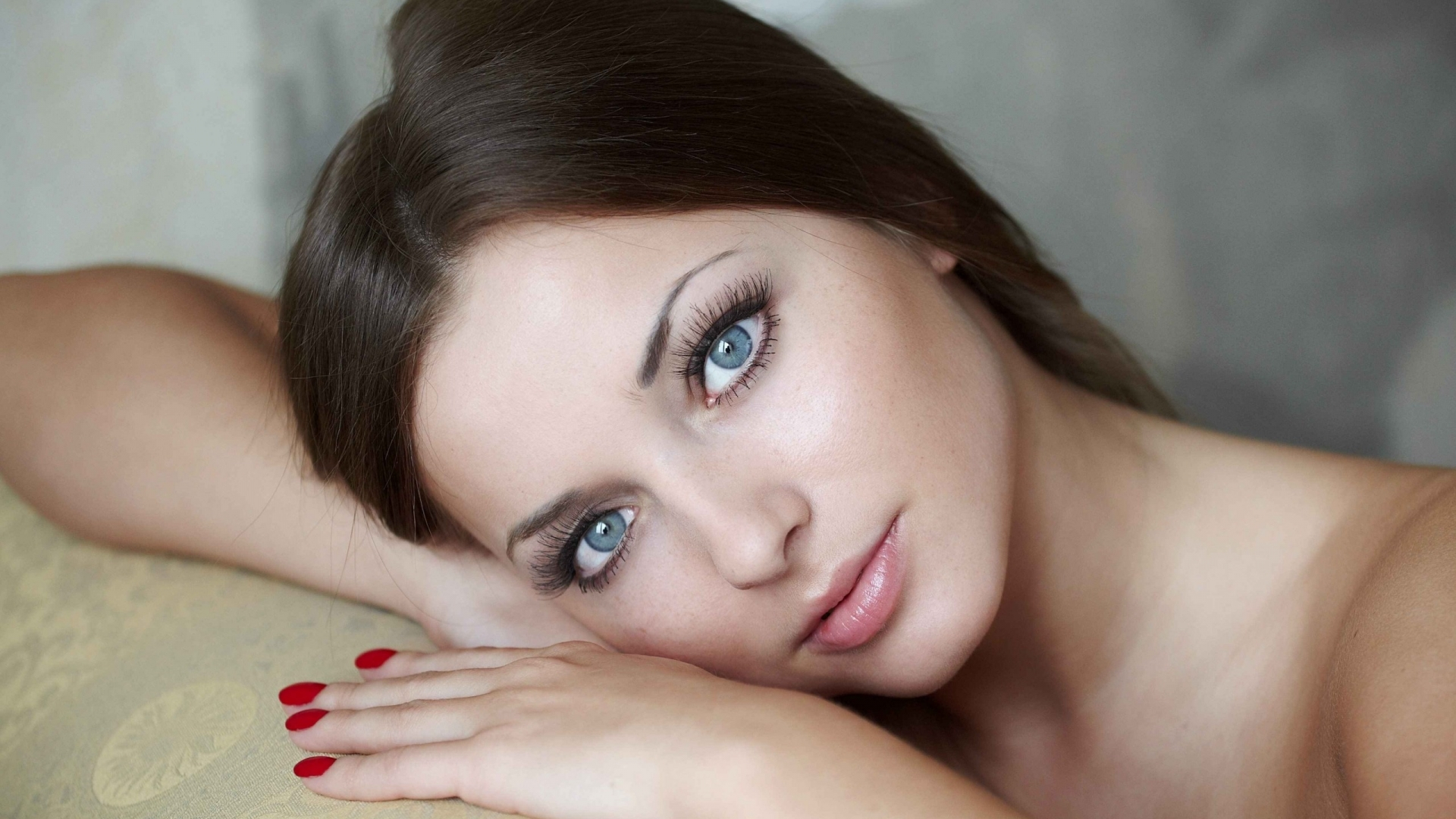 Daria Konovalova with blue eyes and red nails HD Wallpaper