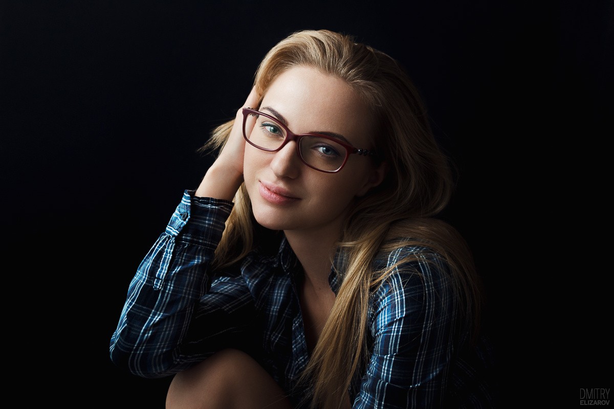 Woman with glasses by Dmitry Elizarov HD Wallpaper
