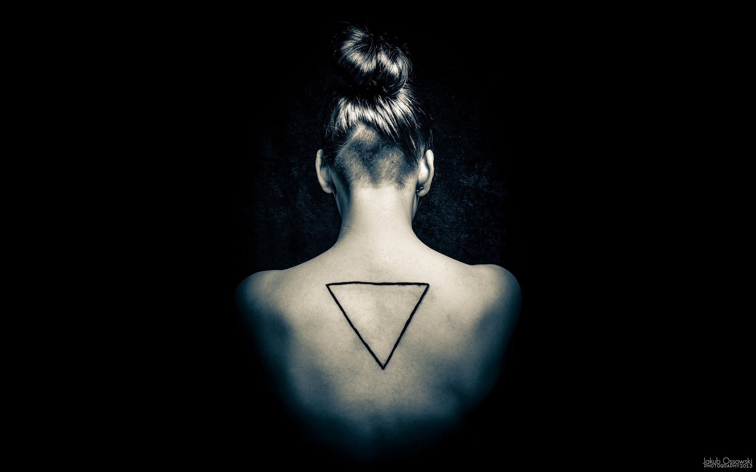 Woman with triangle tattoo on back HD Wallpaper