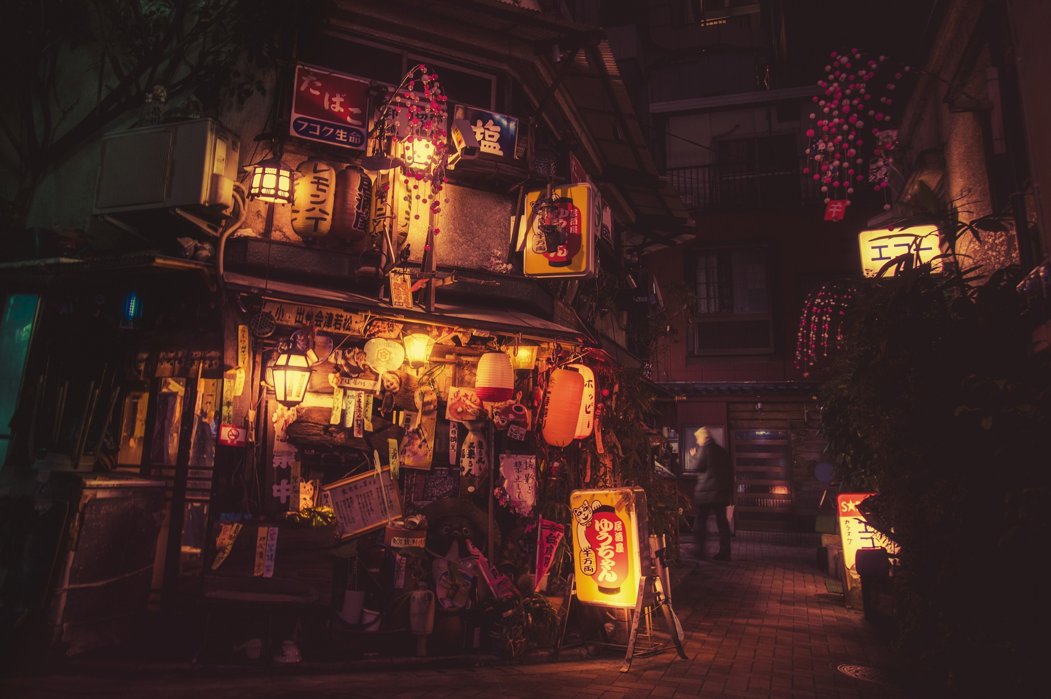 Night street with Japanese lanterns in Japan HD Wallpaper