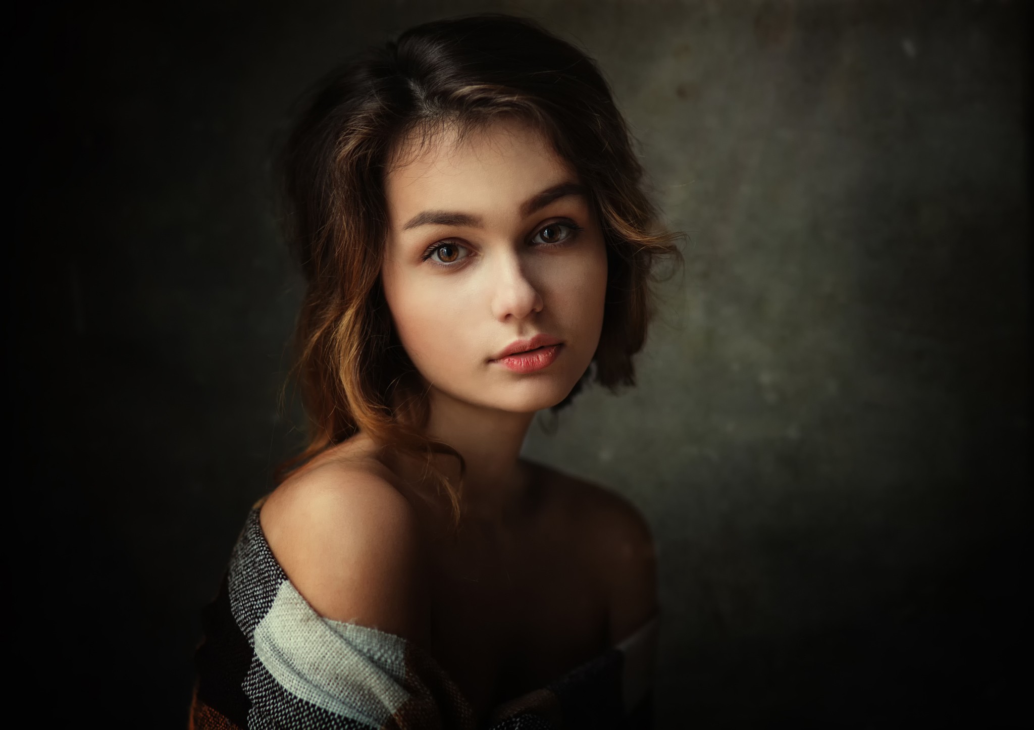 Portrait of a young woman with a blanket HD Wallpaper