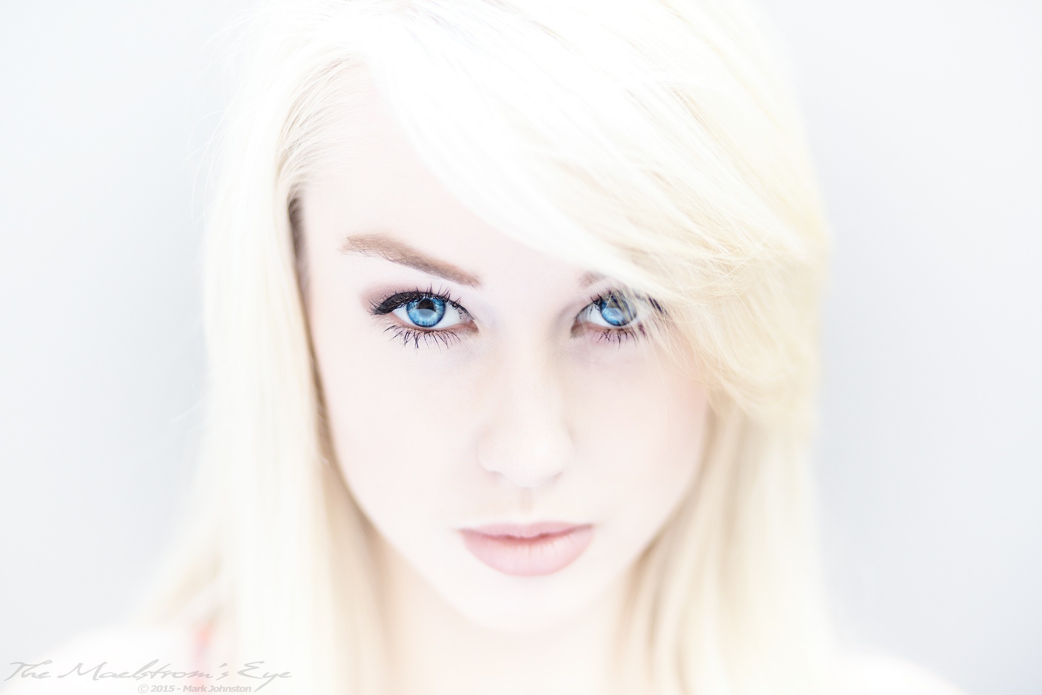 Close-up of a blonde woman with blue eyes HD Wallpaper