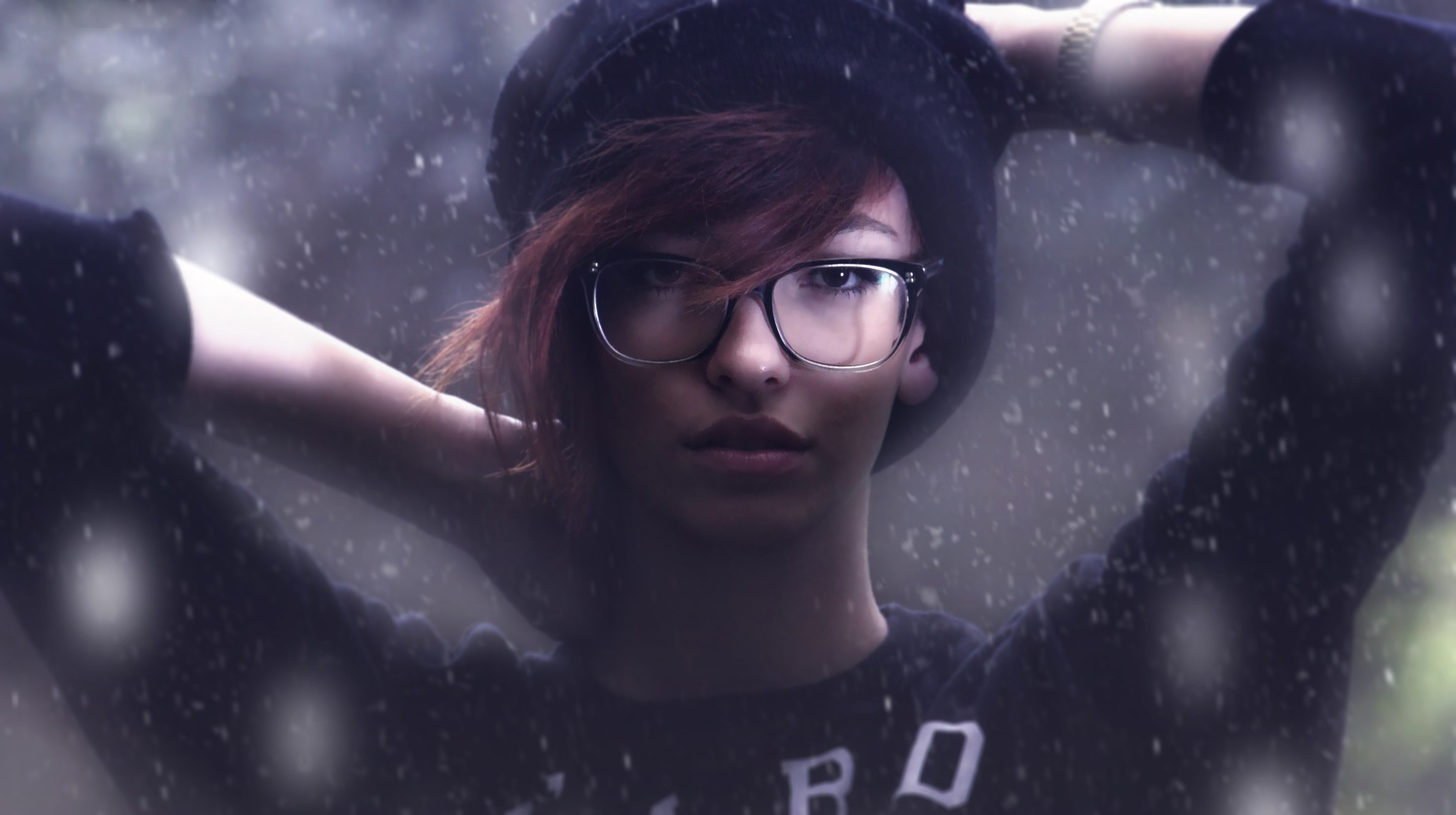 Woman with glasses and hat in the snow HD Wallpaper