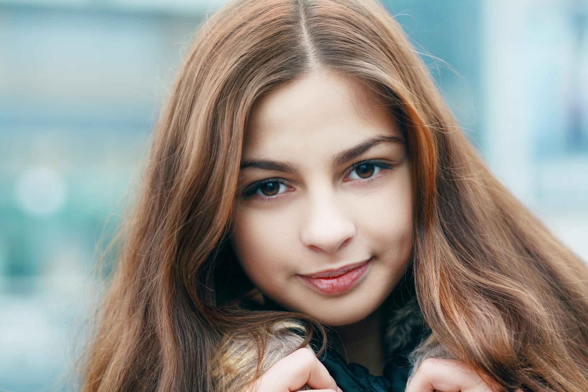 Young woman with auburn hair HD Wallpaper