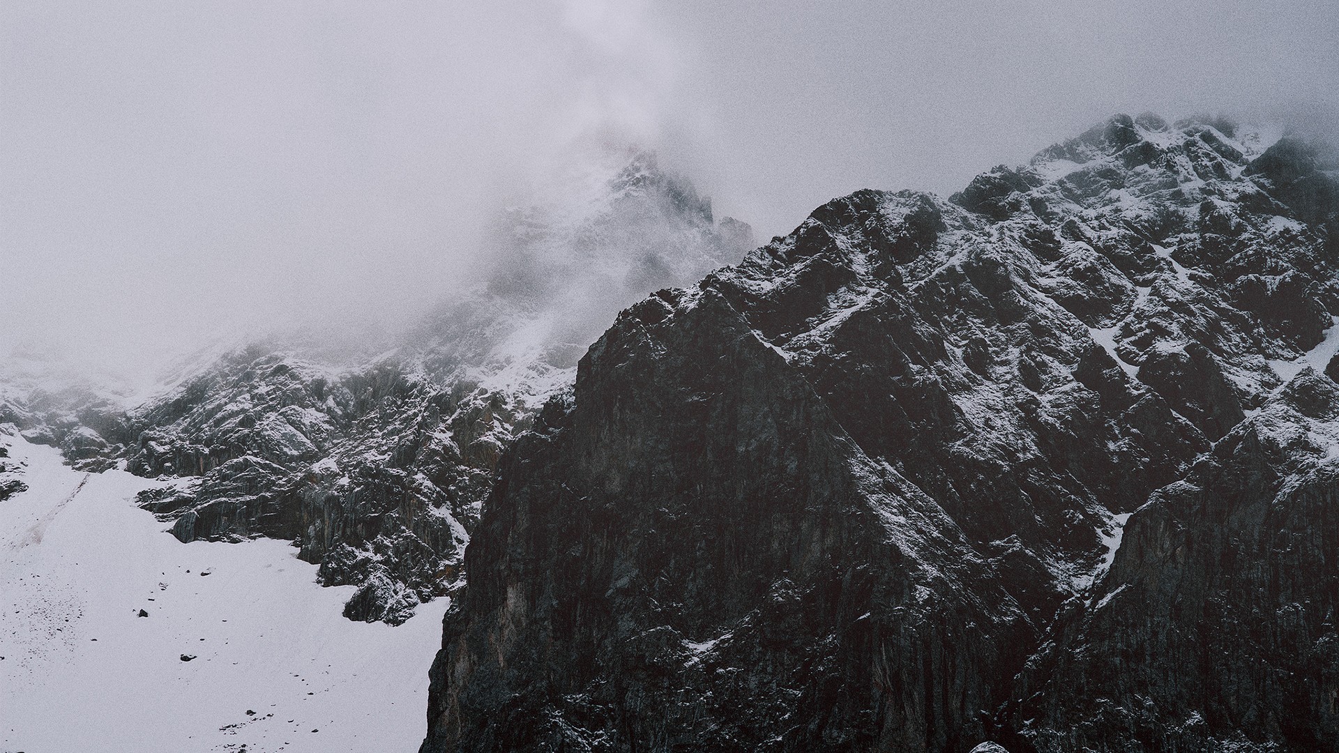 Snow-covered mountains shrouded in mist HD Wallpaper