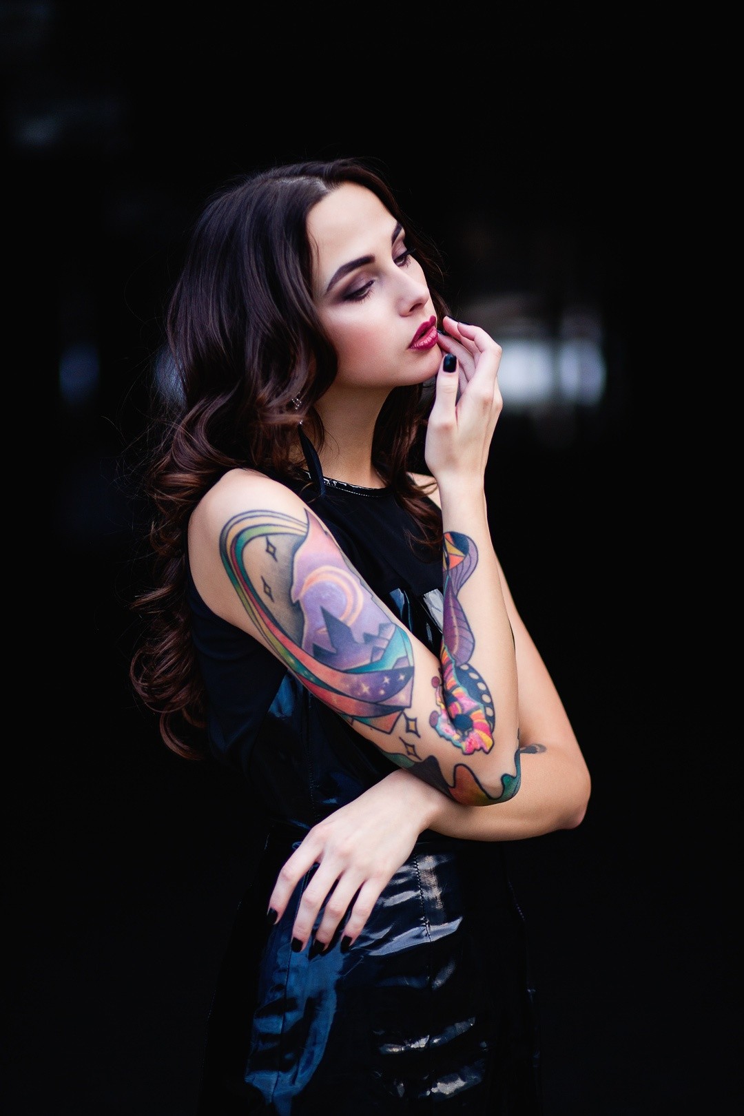 Woman with colorful sleeve tattoo HD Wallpaper
