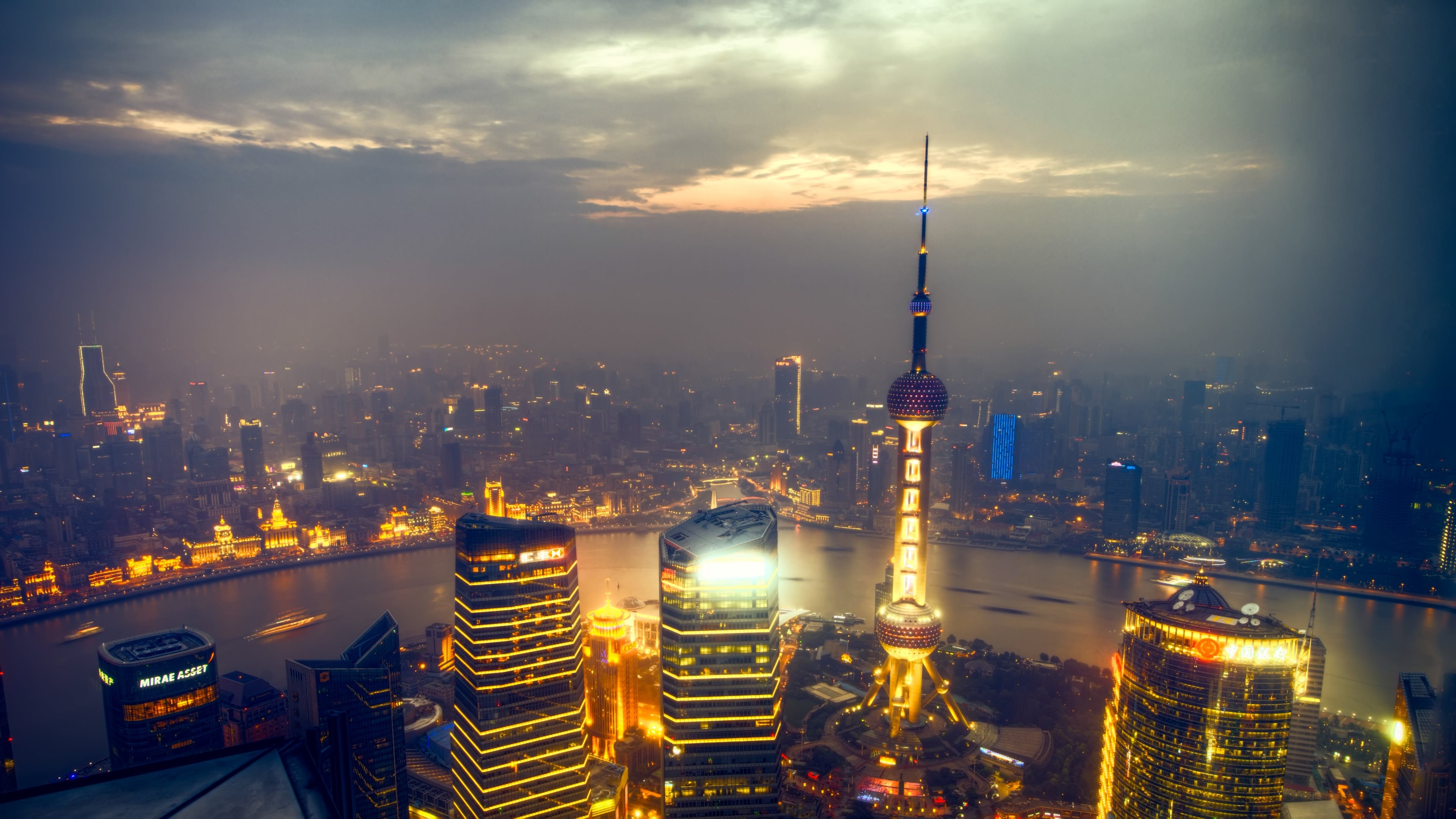Shanghai skyline with Oriental Pearl Tower at dusk HD Wallpaper
