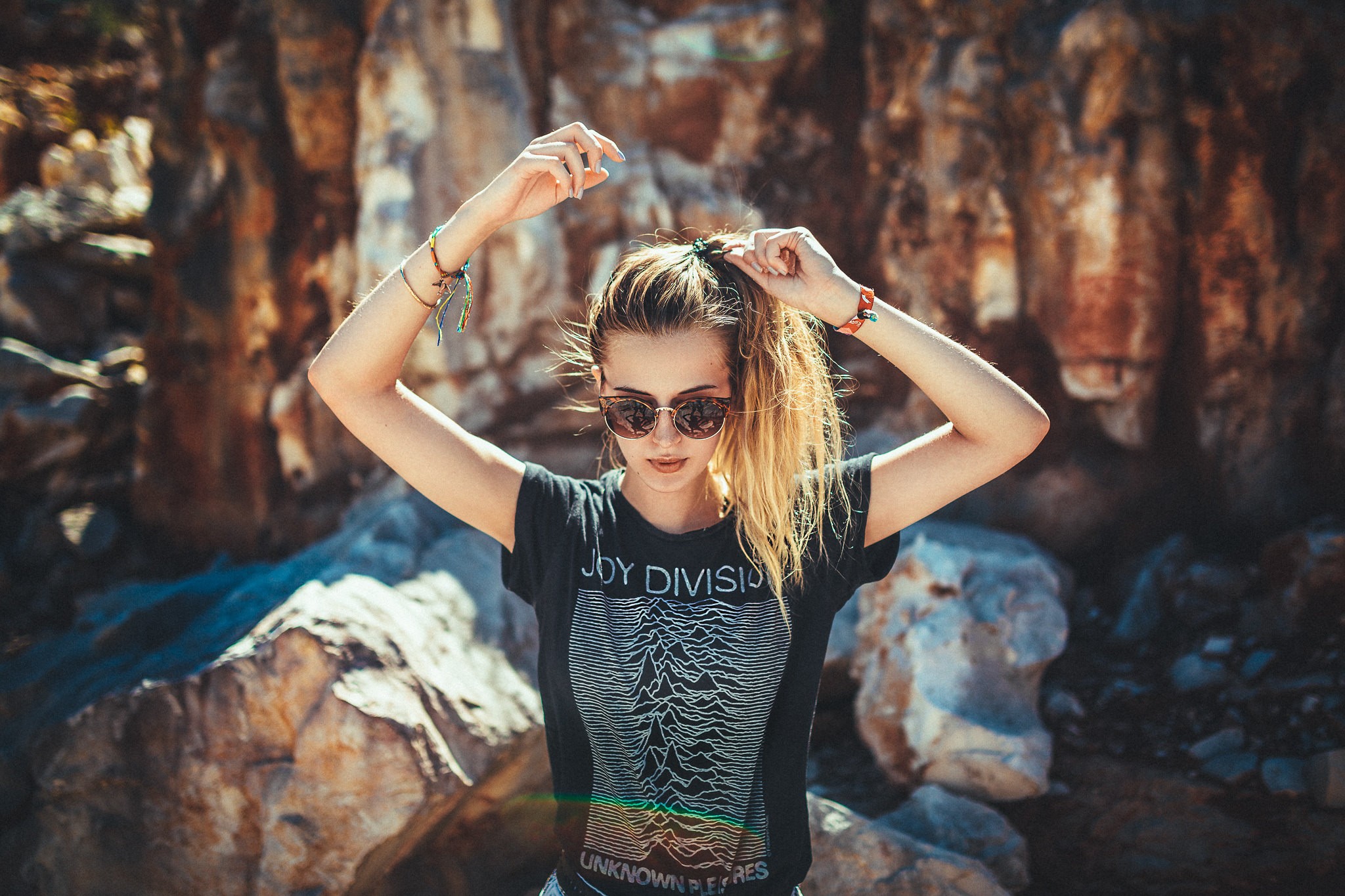 Woman with sunglasses and Joy Division T-shirt outdoors HD Wallpaper