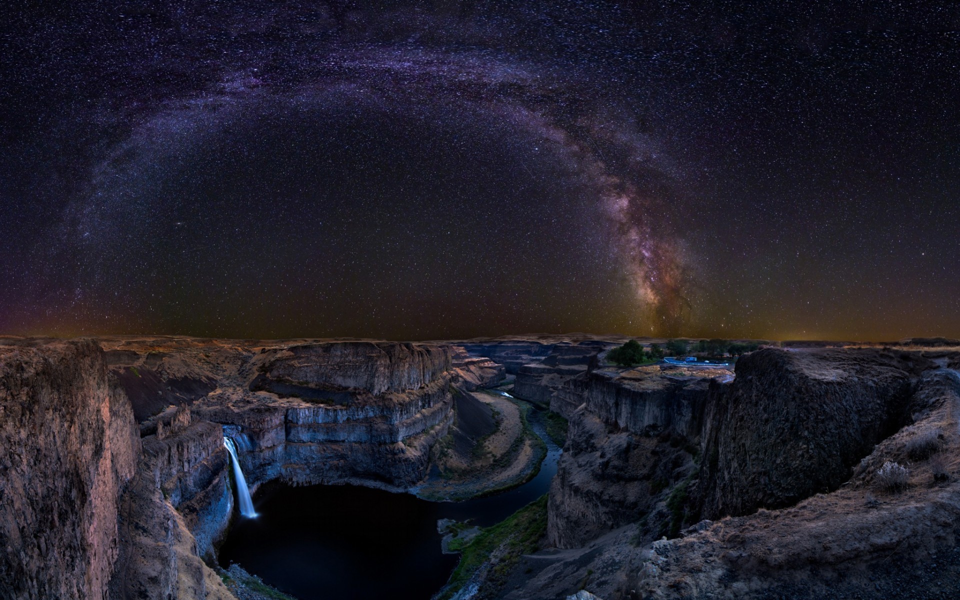 Milky Way over Palouse Falls State Park HD Wallpaper
