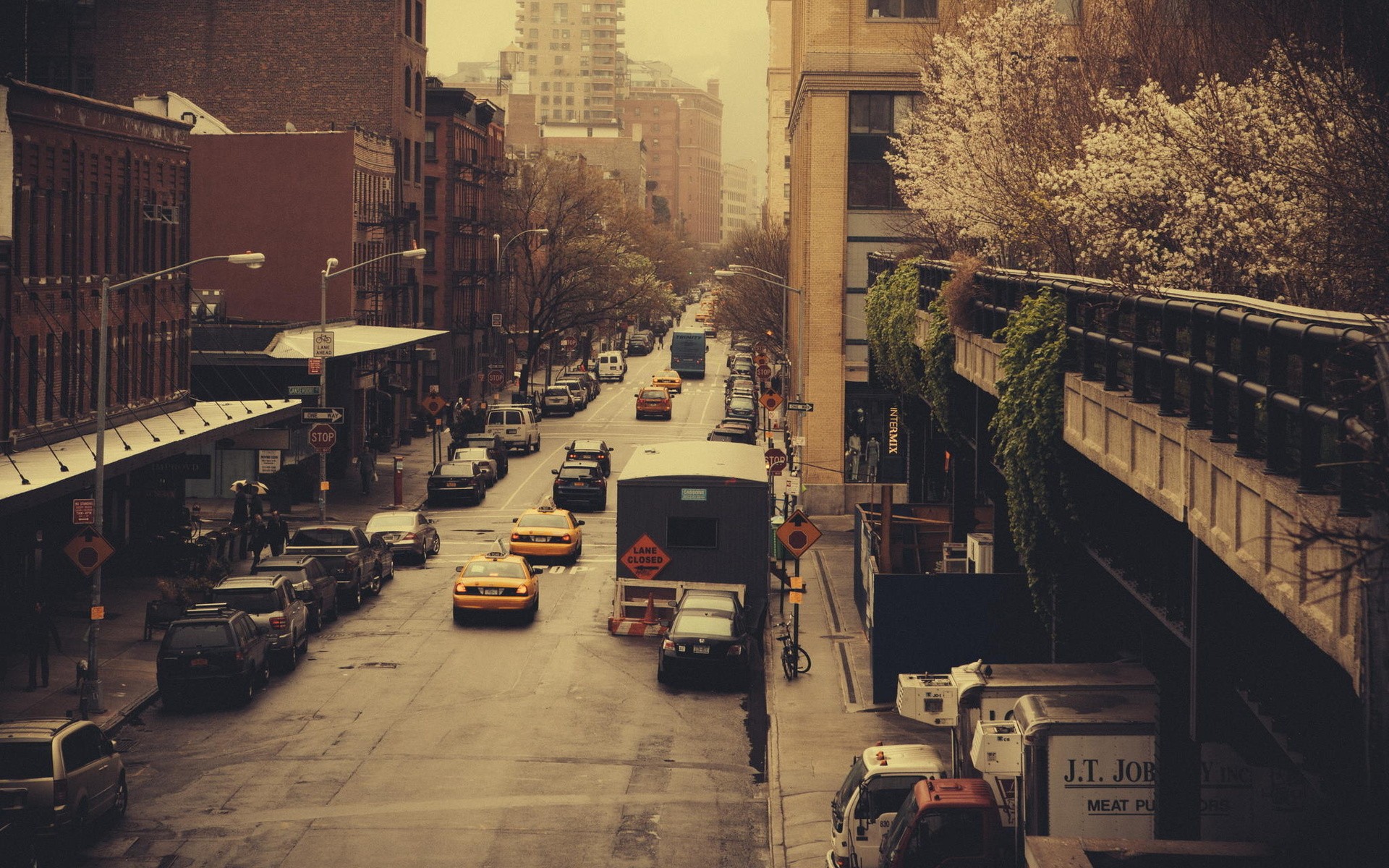 New York City street with elevated park and traffic HD Wallpaper