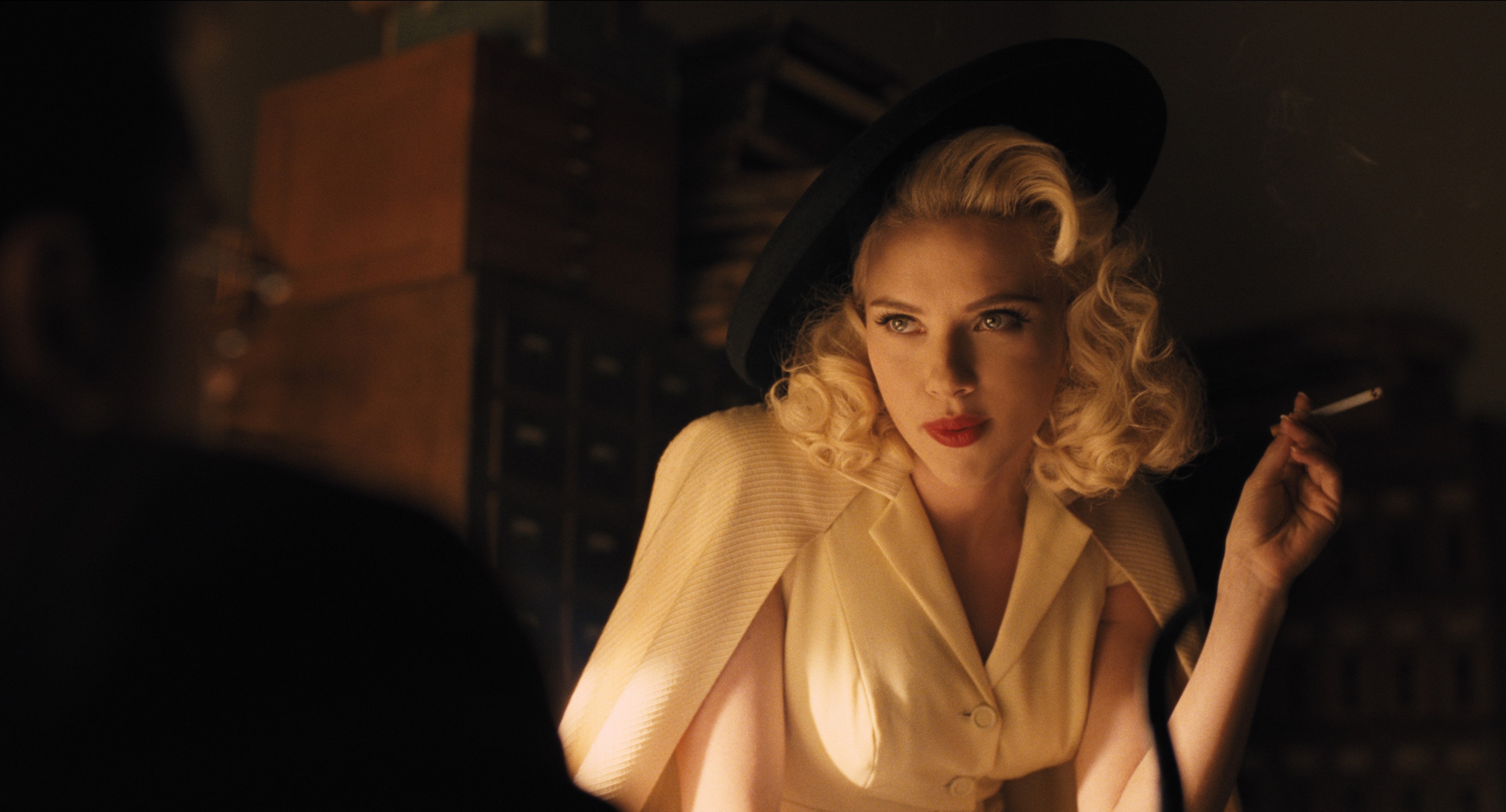 Scarlett Johansson smoking in Hail, Caesar! HD Wallpaper