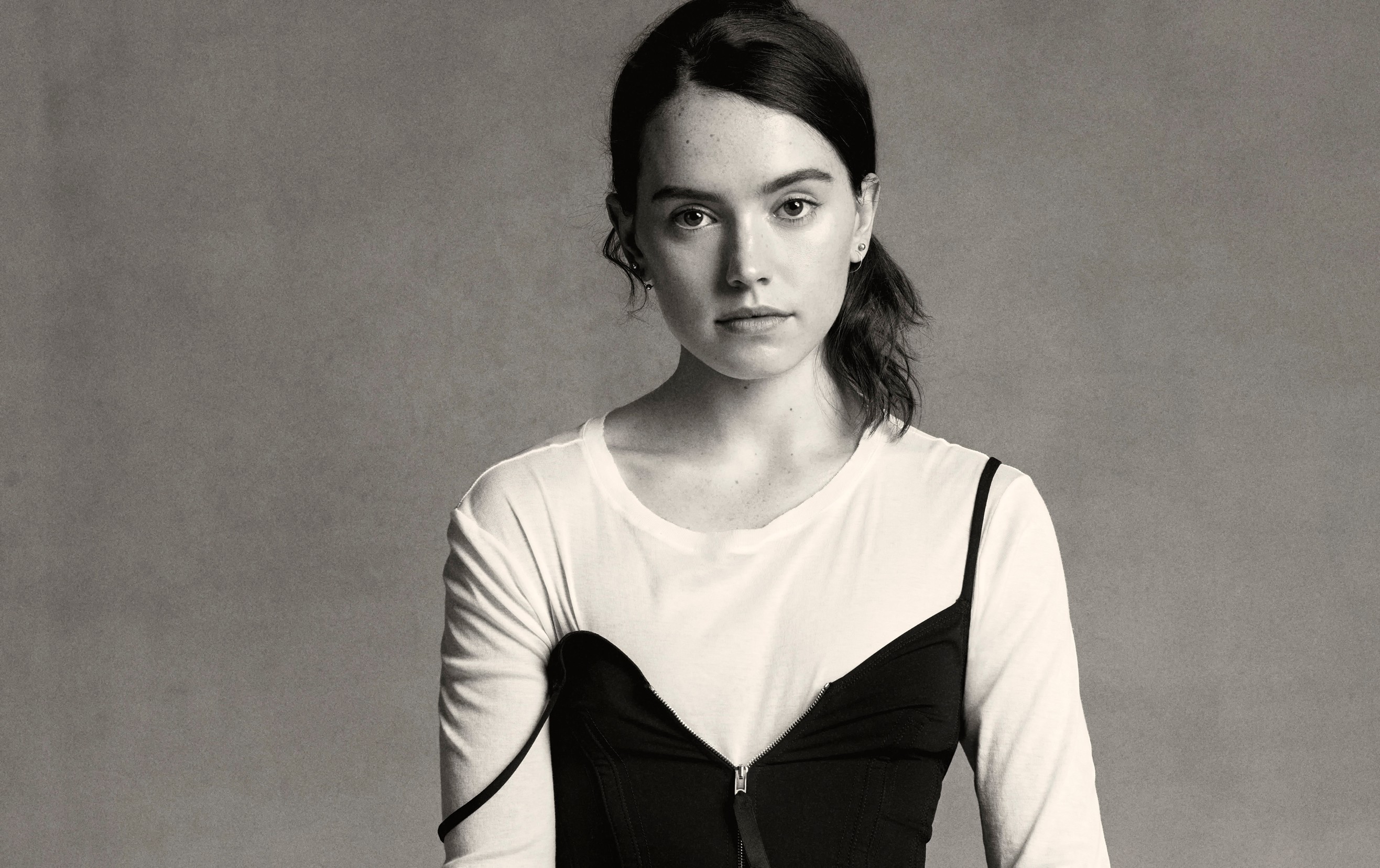 Daisy Ridley in Monochrome Portrait HD Wallpaper