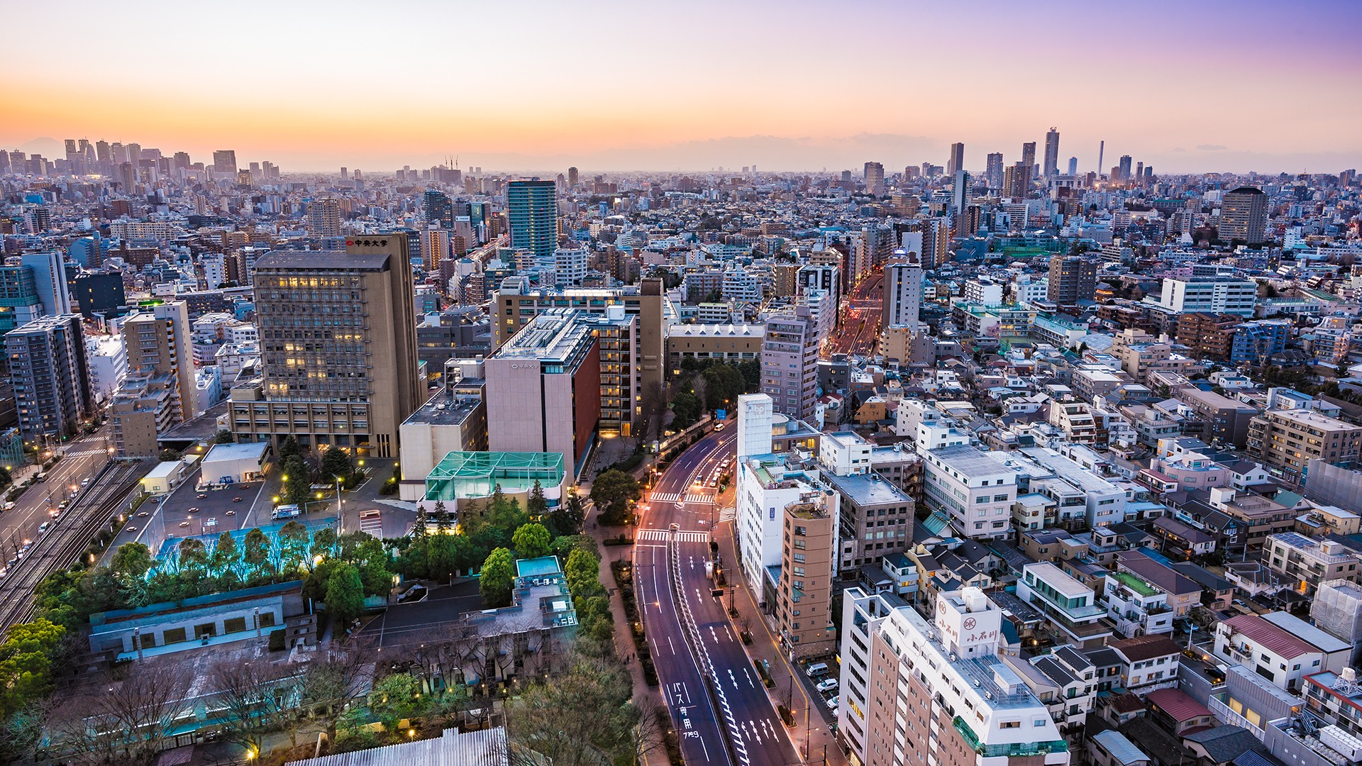 Tokyo cityscape at sunset with a highway HD Wallpaper