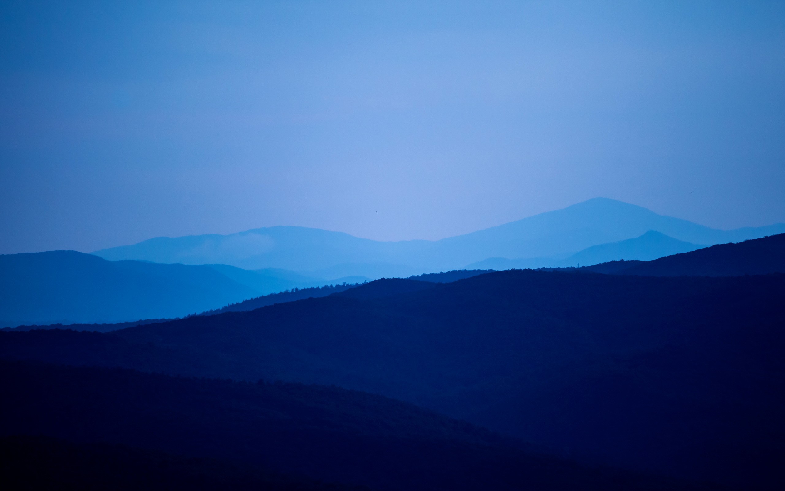 Blue mountain layers at dusk HD Wallpaper