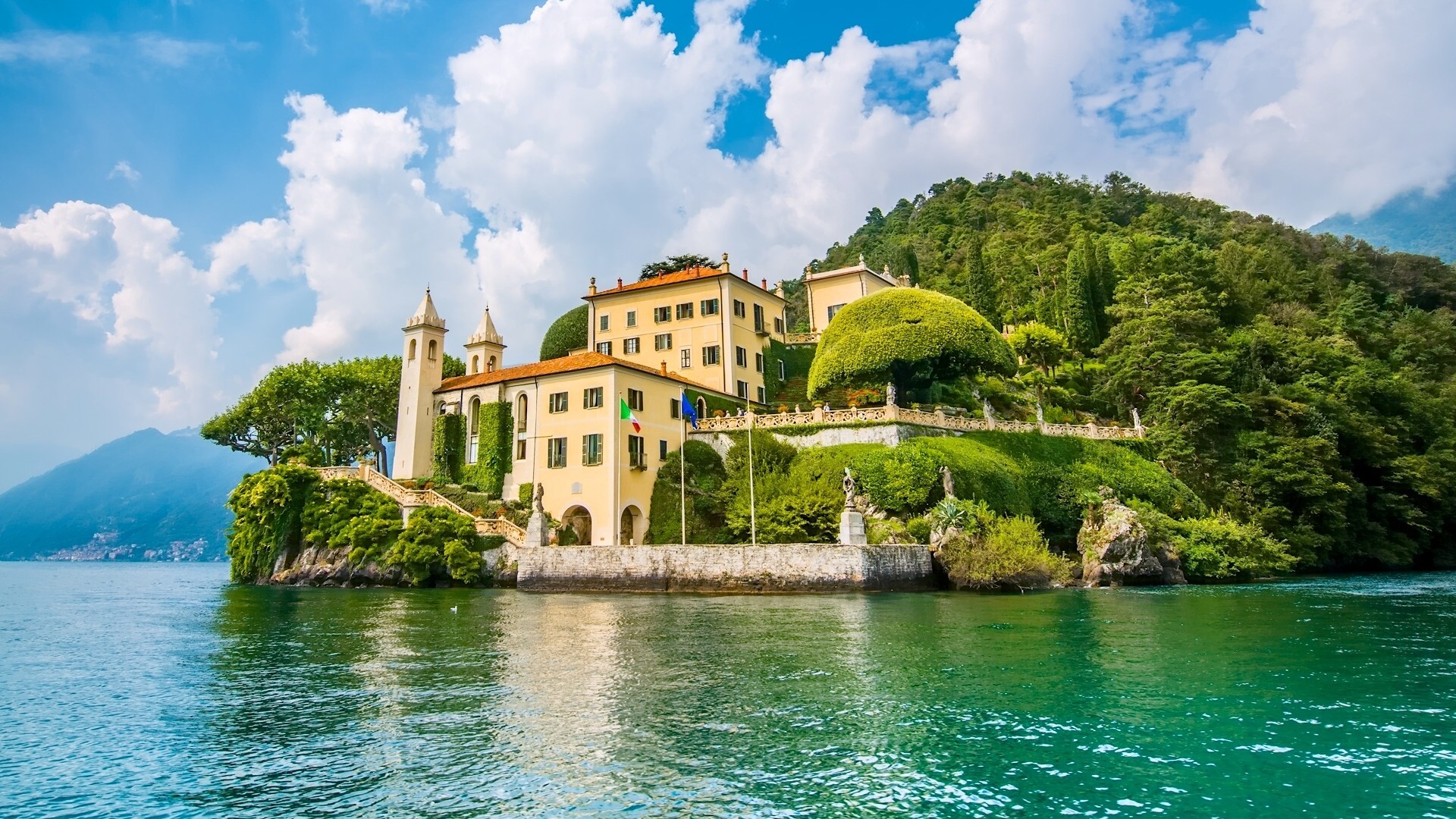 Villa del Balbianello on Lake Como, Italy HD Wallpaper