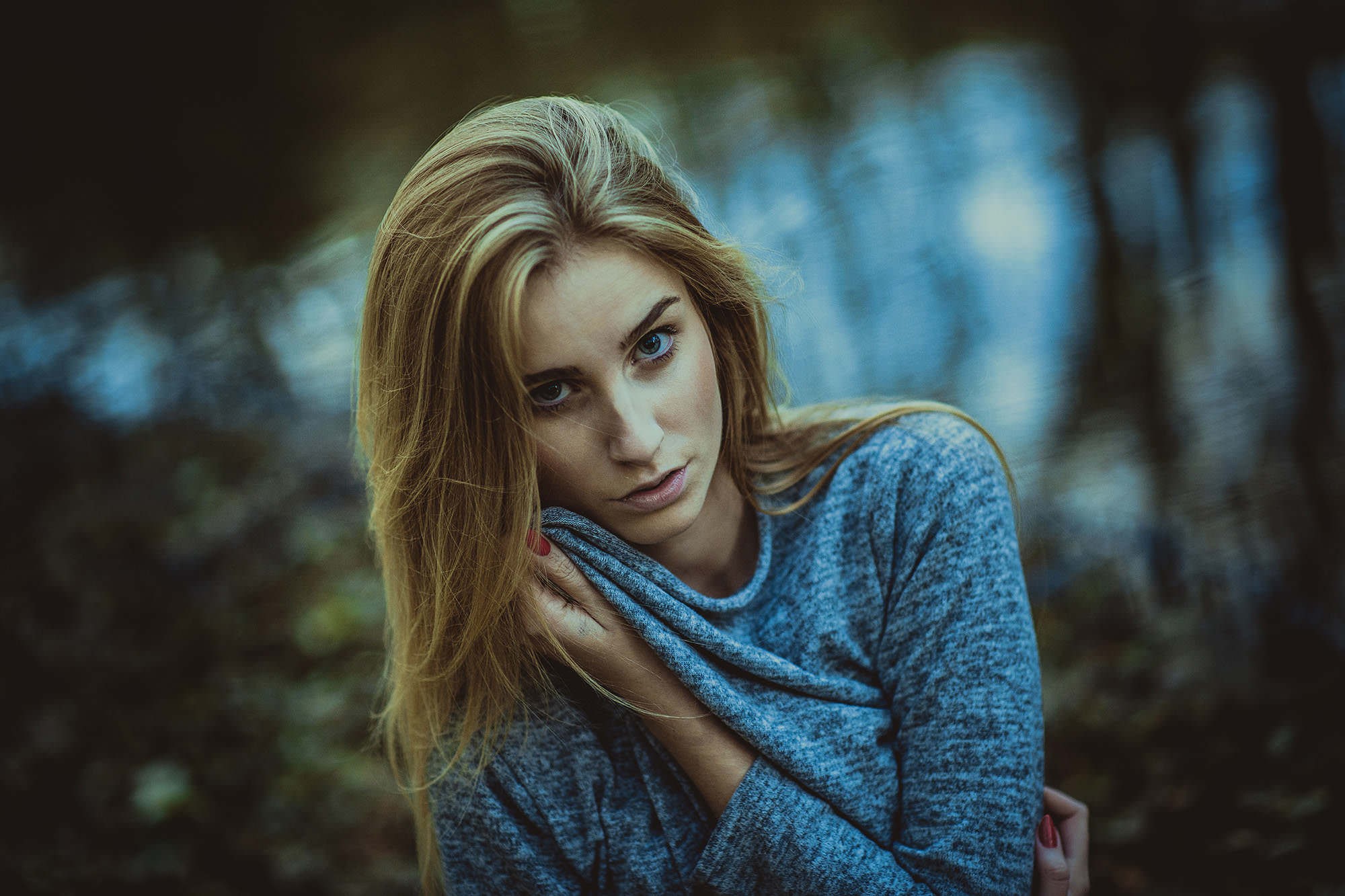 Portrait of a blonde woman in a grey sweater HD Wallpaper