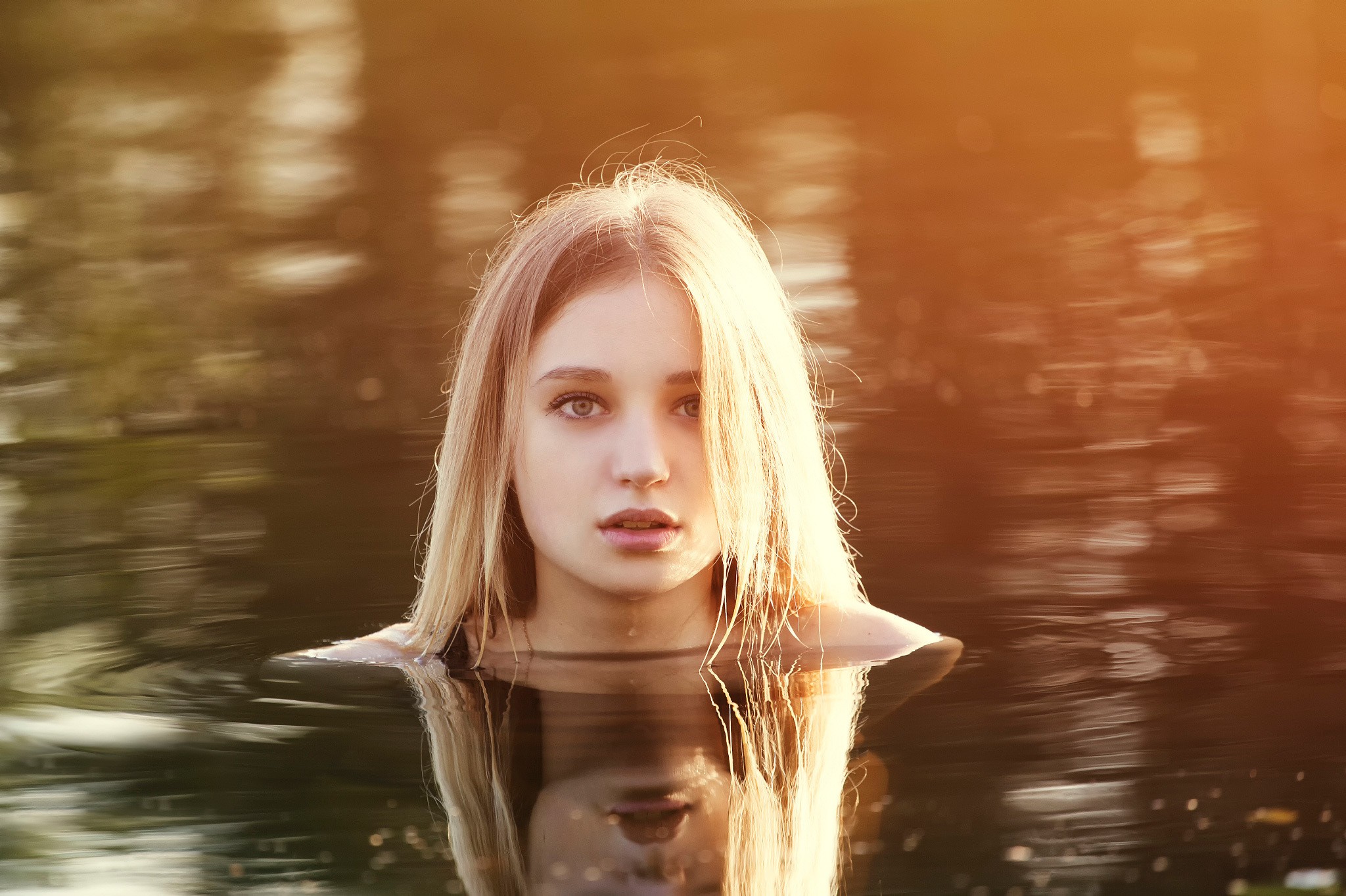 Woman with blonde hair in water HD Wallpaper
