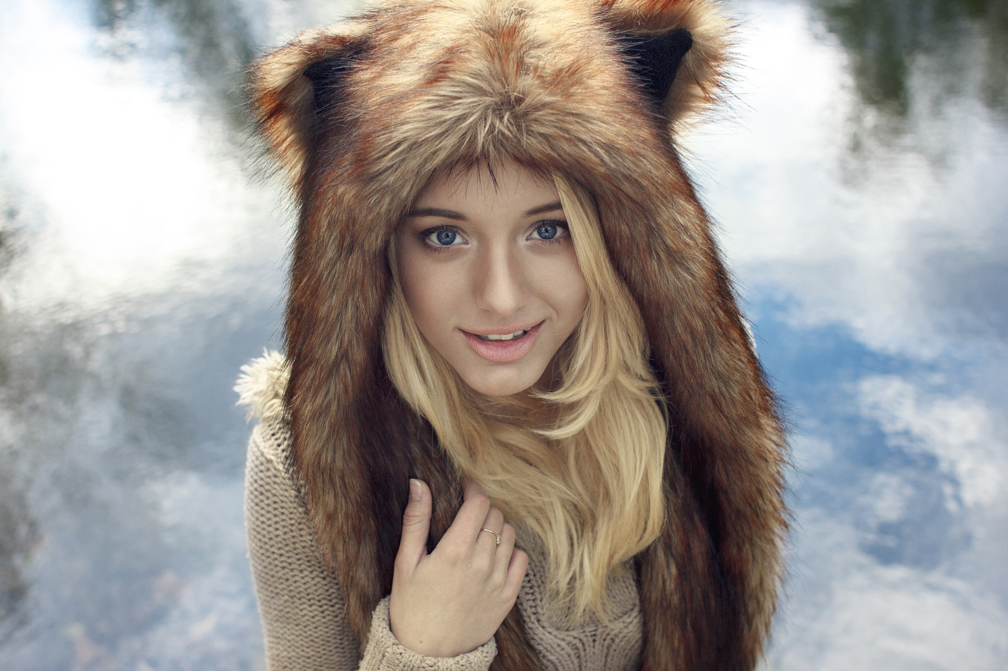 Woman with blonde hair wearing a fur cap HD Wallpaper