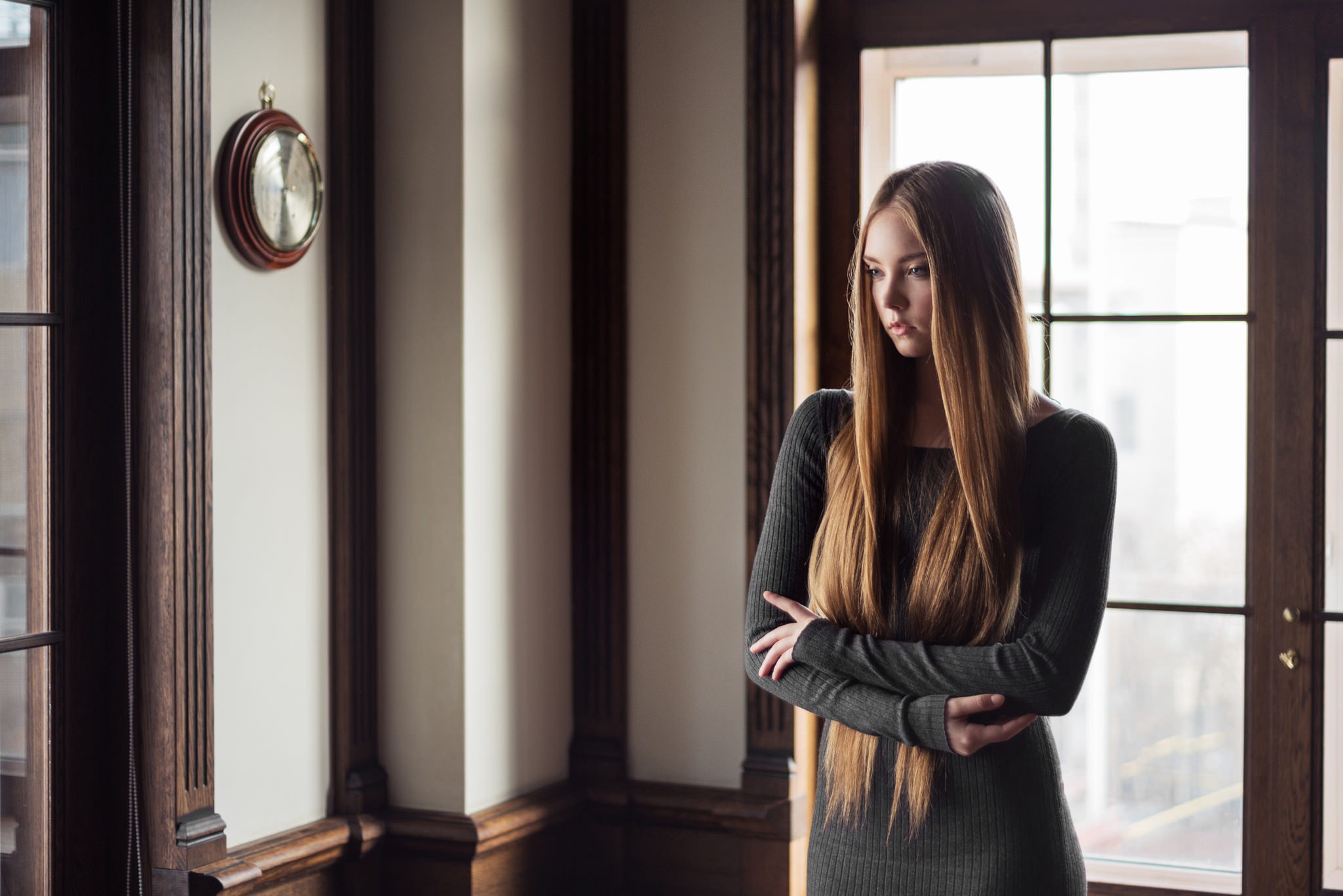 Woman with long brown hair looking away HD Wallpaper