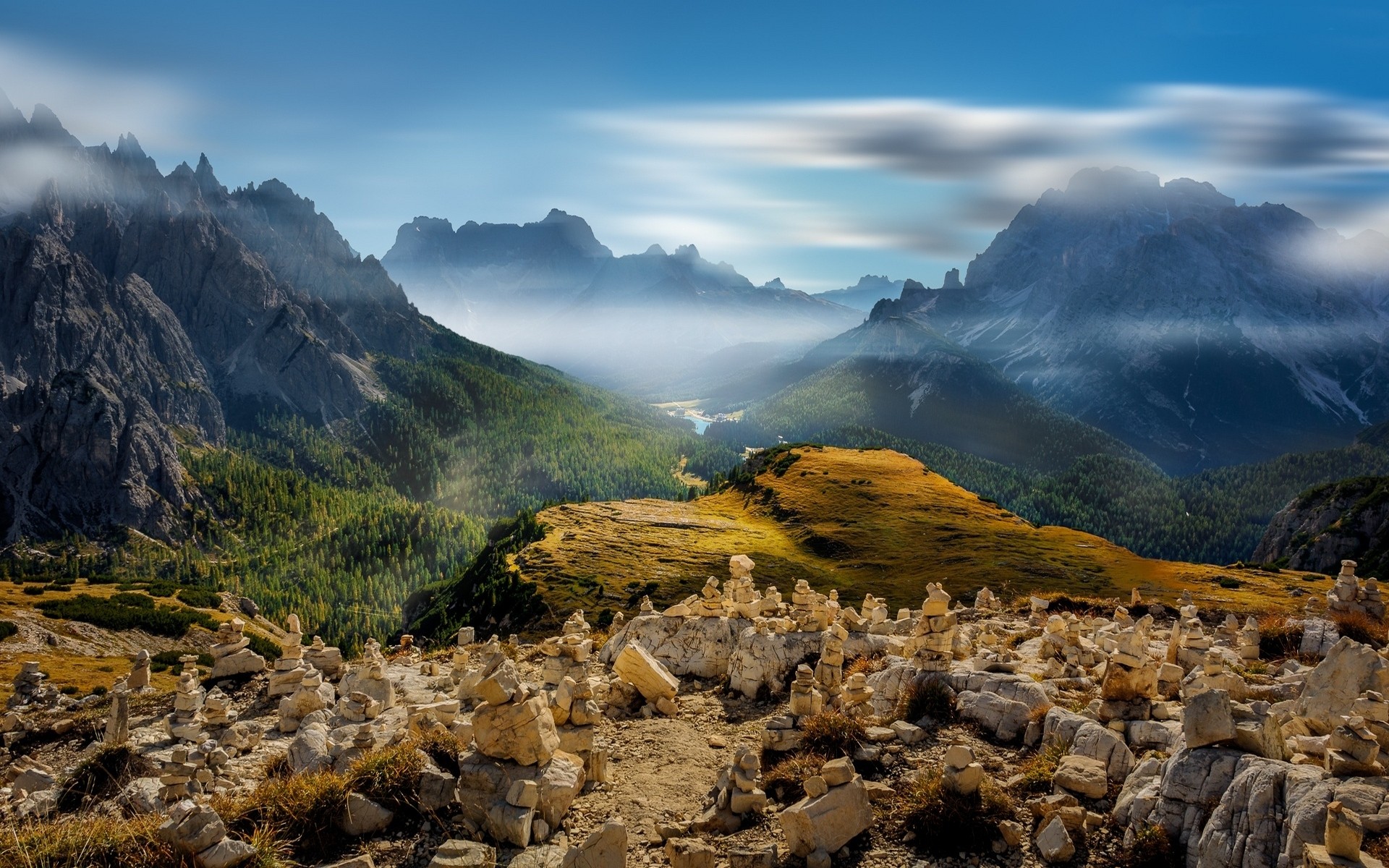 Misty Mountains Landscape in Italy HD Wallpaper