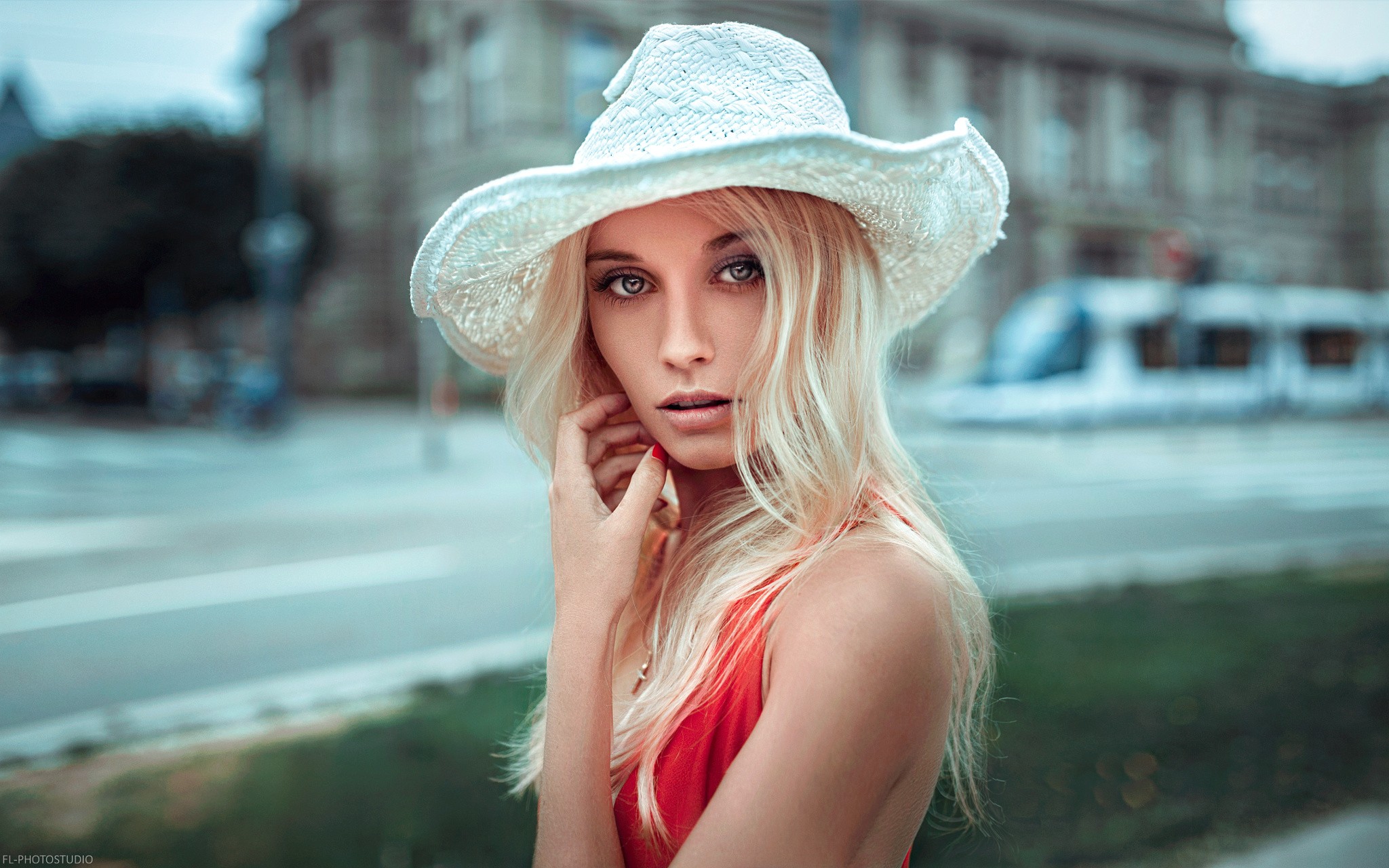 Woman with blonde hair wearing a white hat and red dress HD Wallpaper