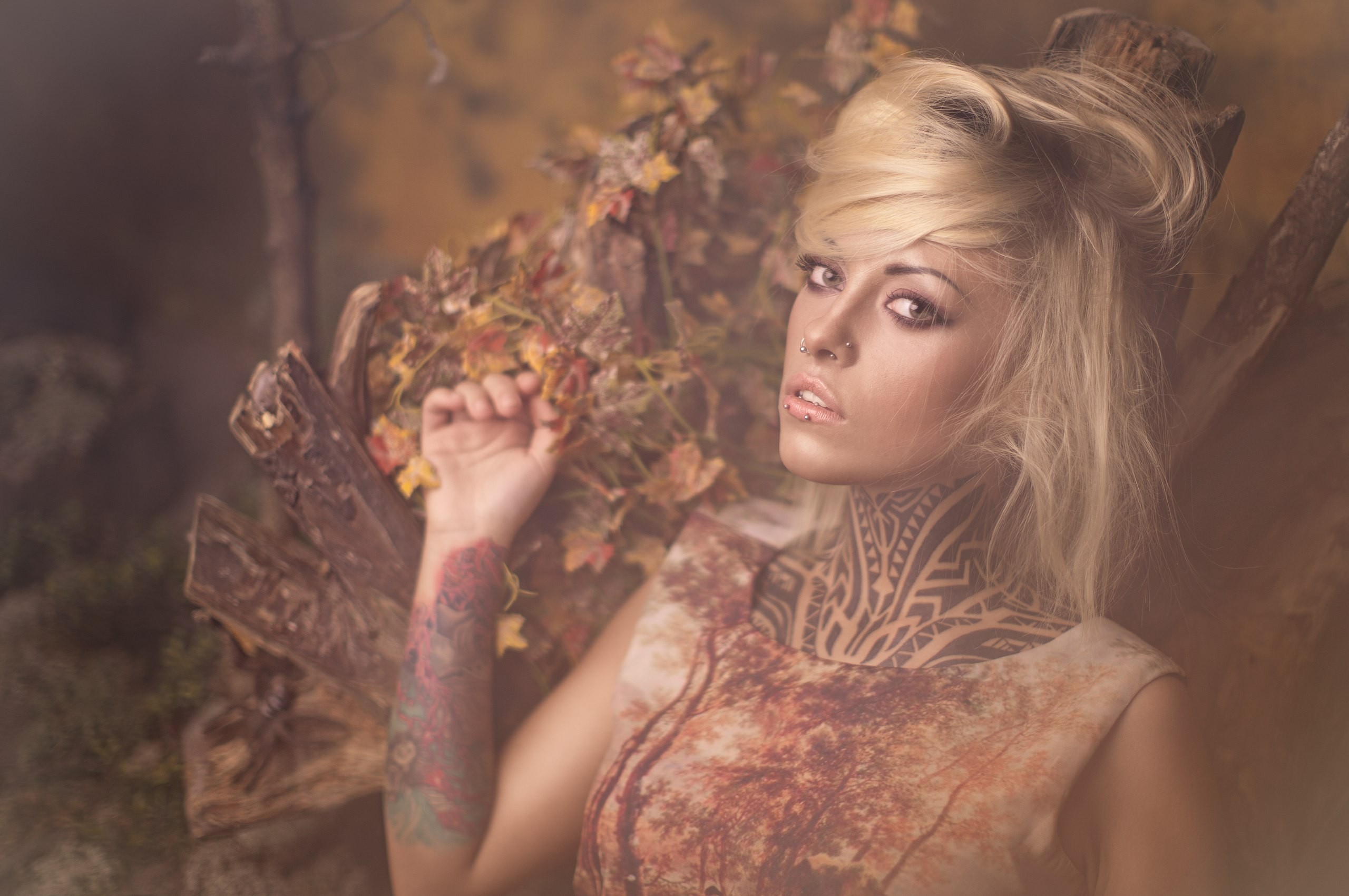 Woman with blonde hair and tattoos HD Wallpaper