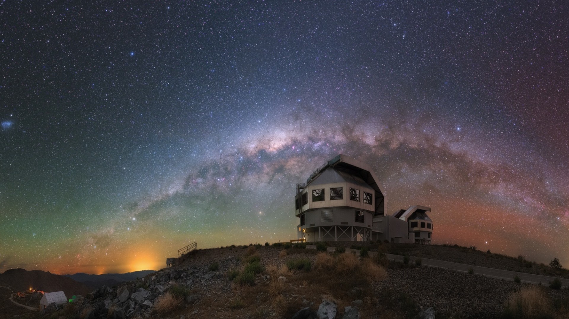Observatory under the Milky Way HD Wallpaper