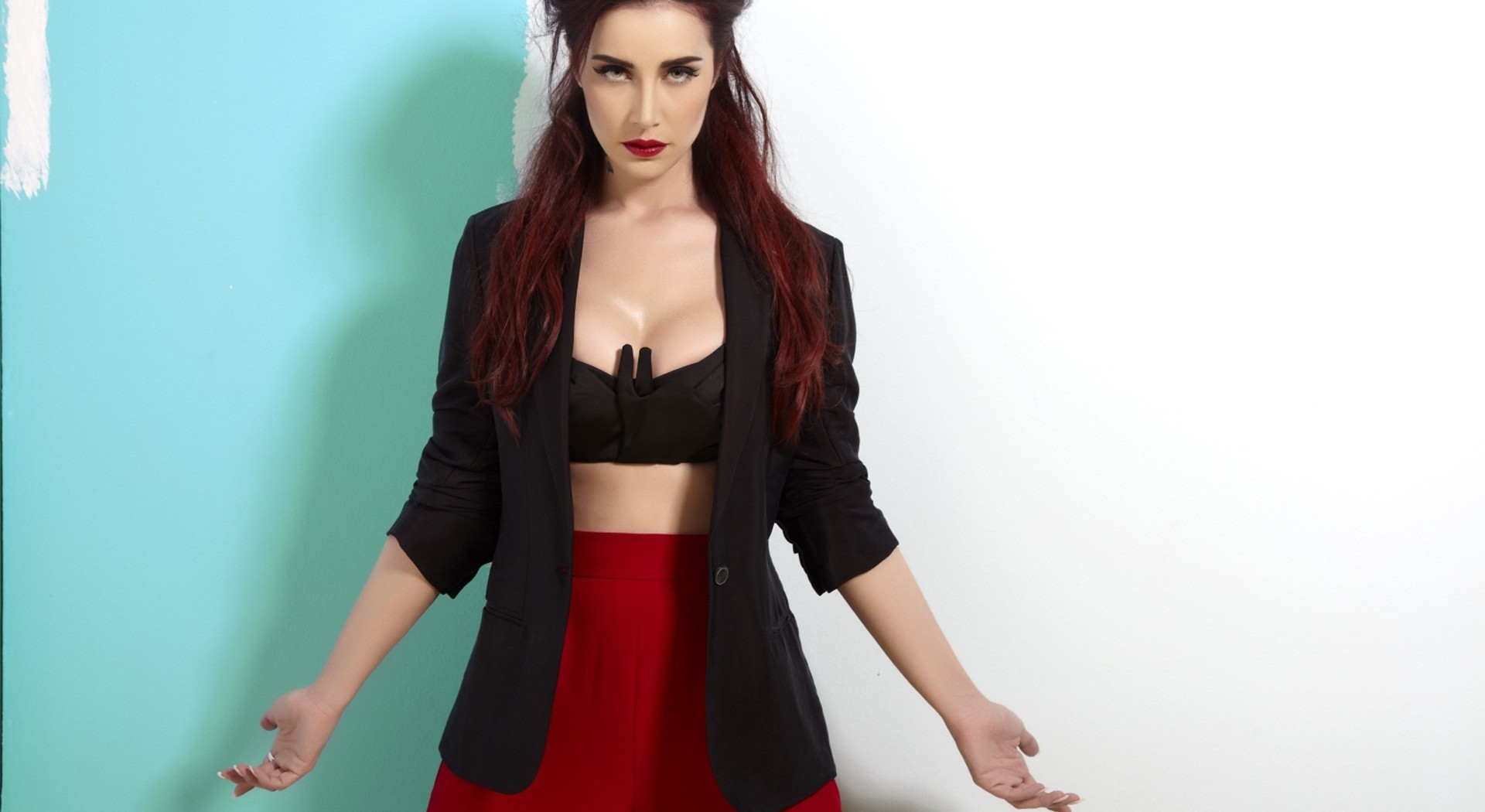 Sıla Gençoğlu wearing a black blazer and red skirt HD Wallpaper