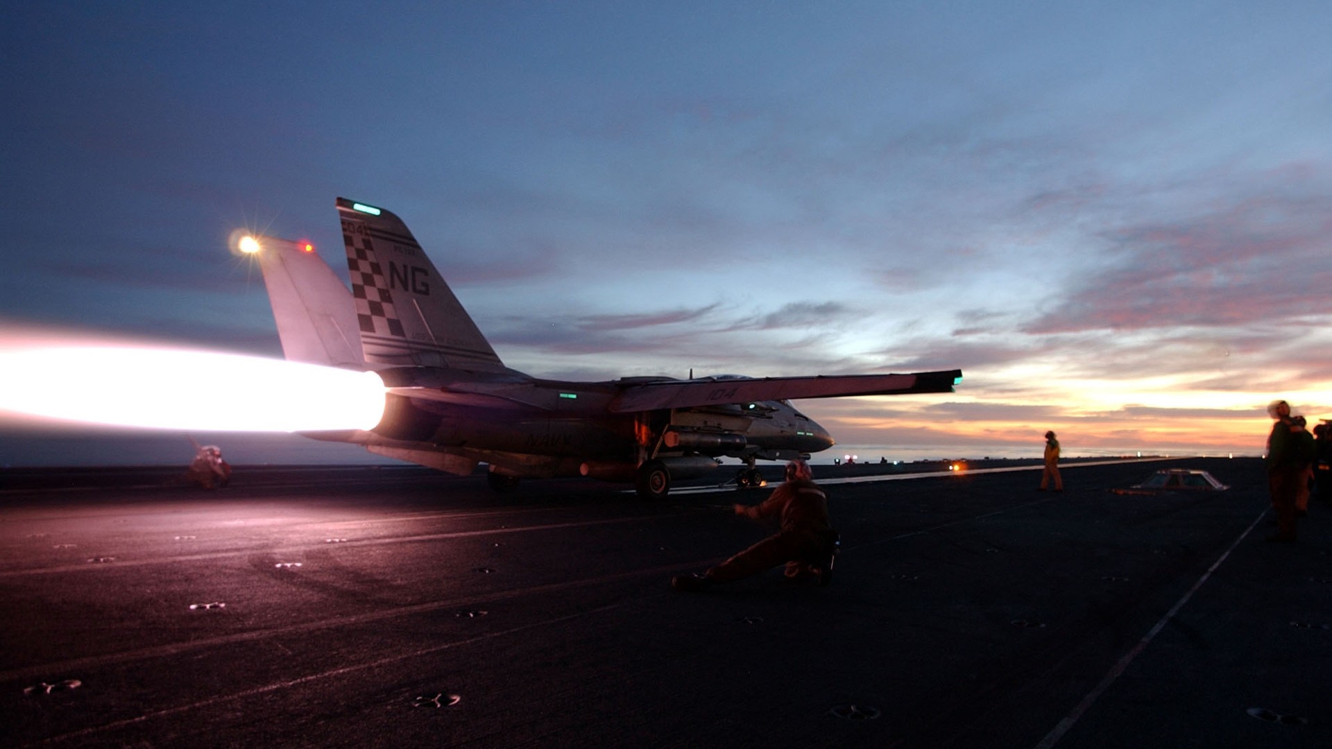 Grumman F-14 Tomcat on aircraft carrier at dusk HD Wallpaper
