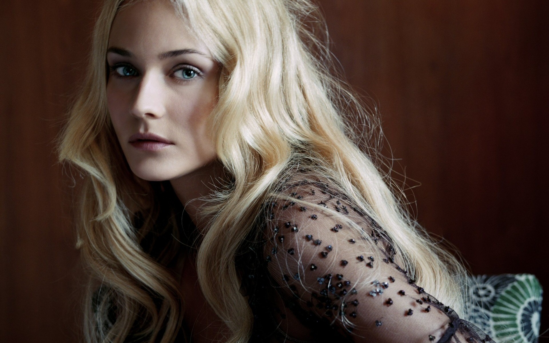 Diane Kruger with long blonde hair HD Wallpaper