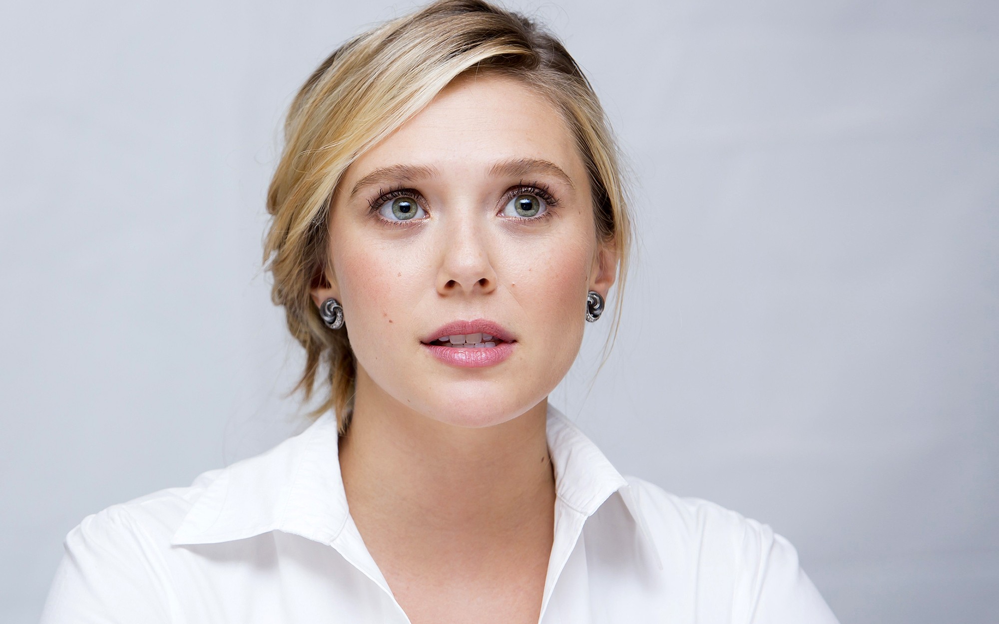 Elizabeth Olsen wearing a white shirt and earrings HD Wallpaper
