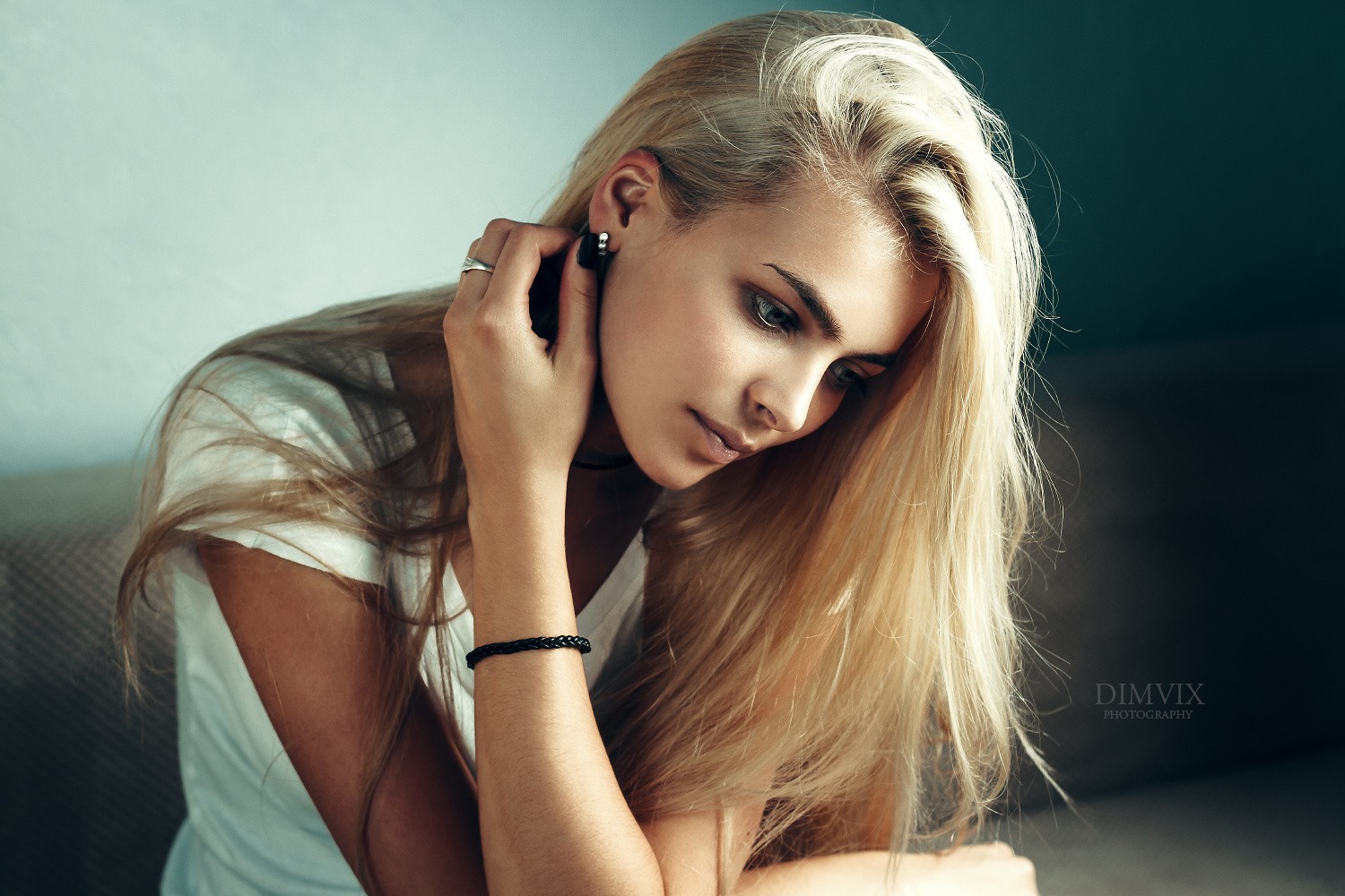 Portrait of a blonde woman with black nails and bracelets HD Wallpaper