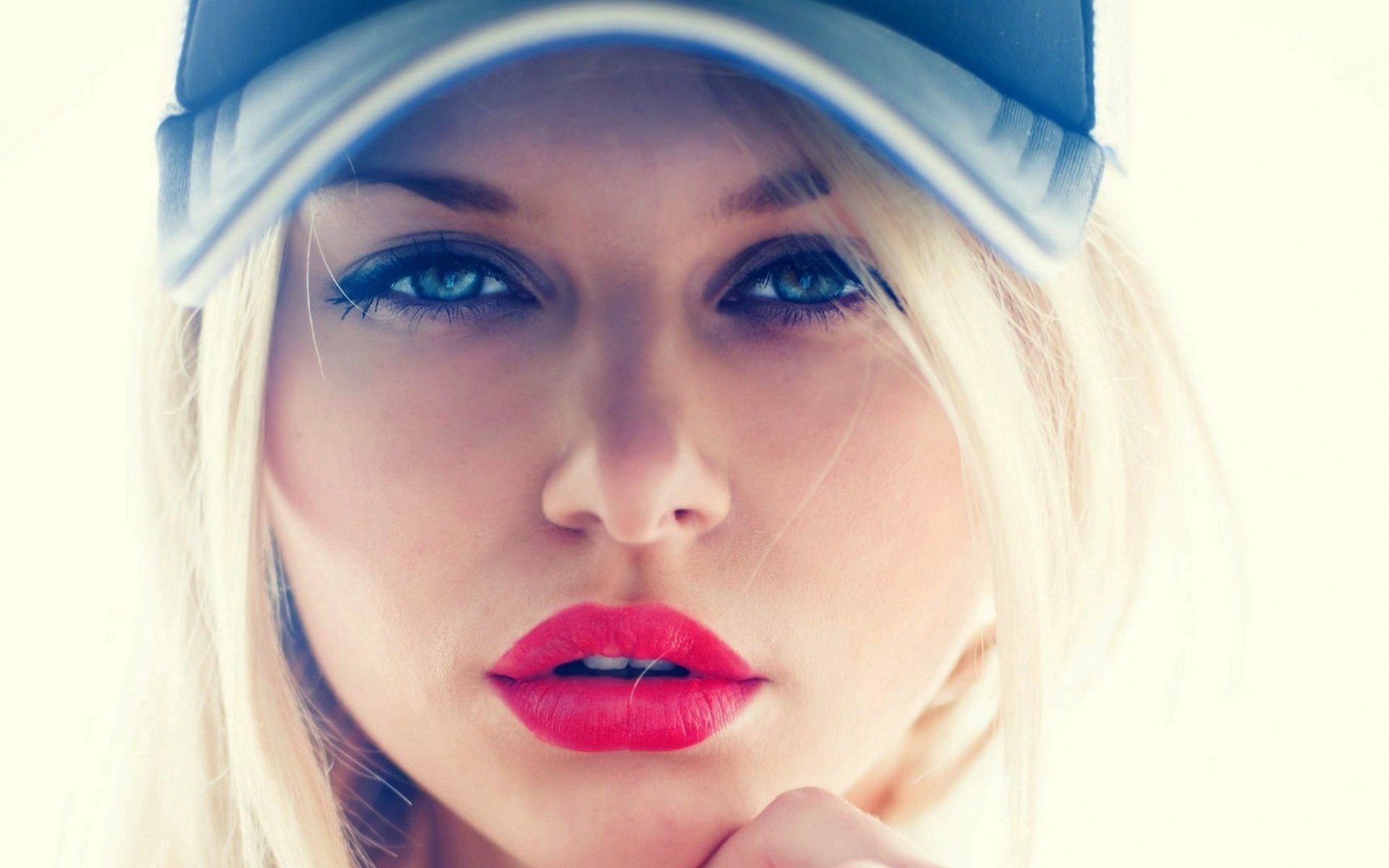 Close-up of a blonde woman wearing a baseball cap HD Wallpaper