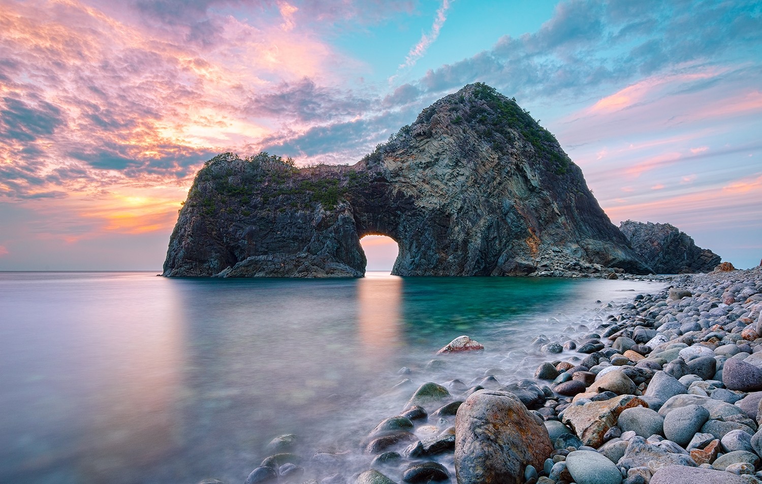 Rock arch over the sea at sunset in Japan HD Wallpaper