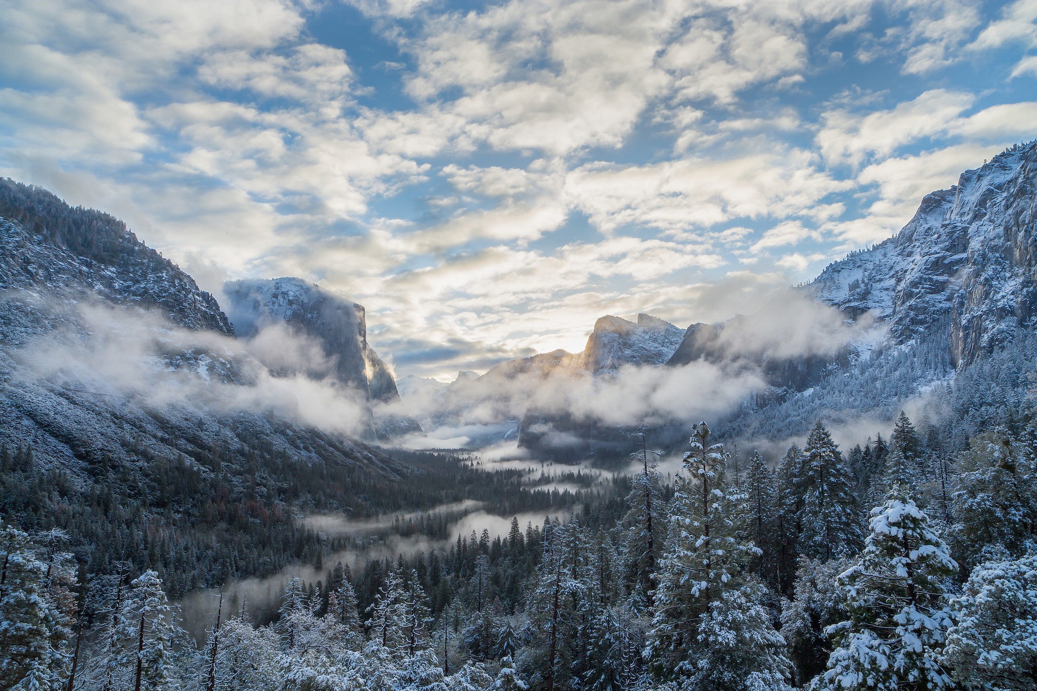 Yosemite National Park in winter with clouds and snow HD Wallpaper