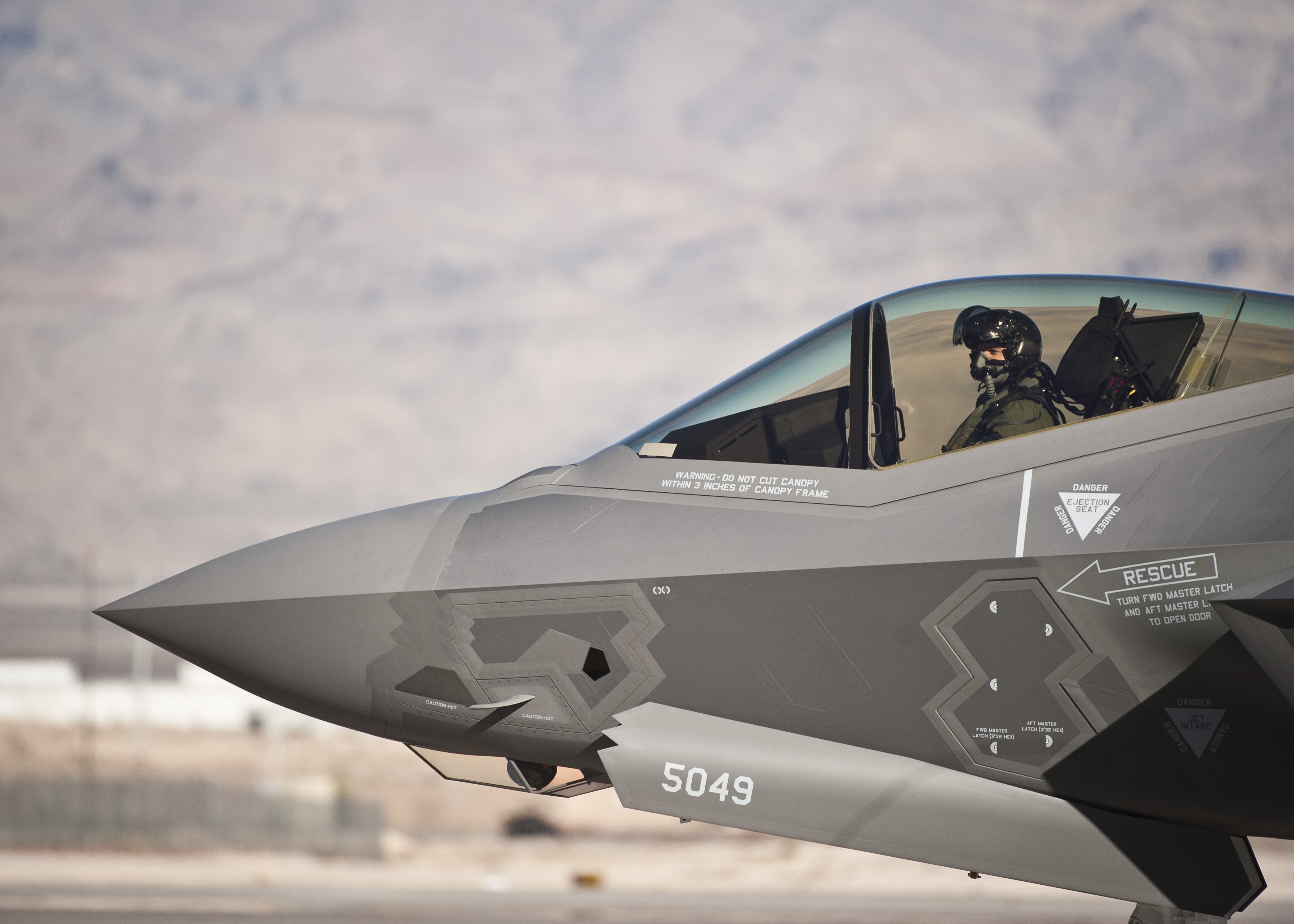 Lockheed Martin F-35 Lightning II with pilot HD Wallpaper