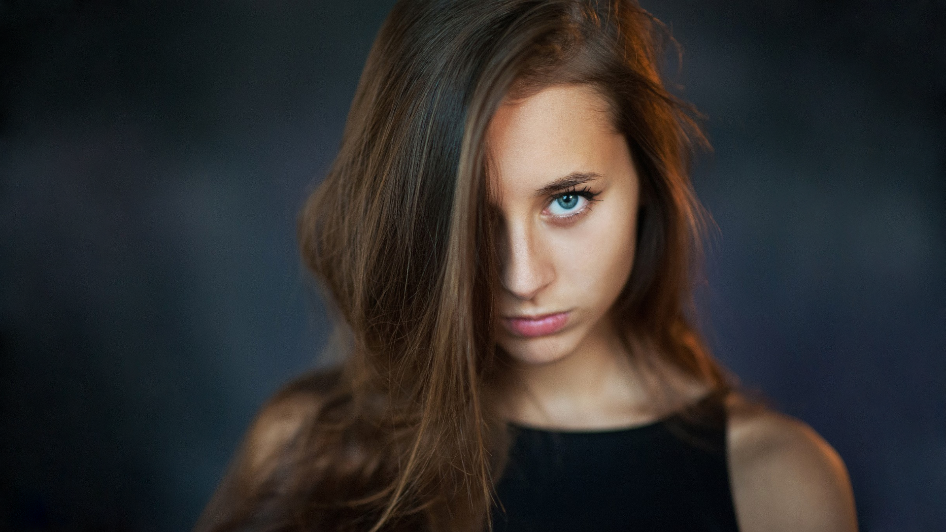 Olesya Grimaylo with blue eyes and auburn hair HD Wallpaper