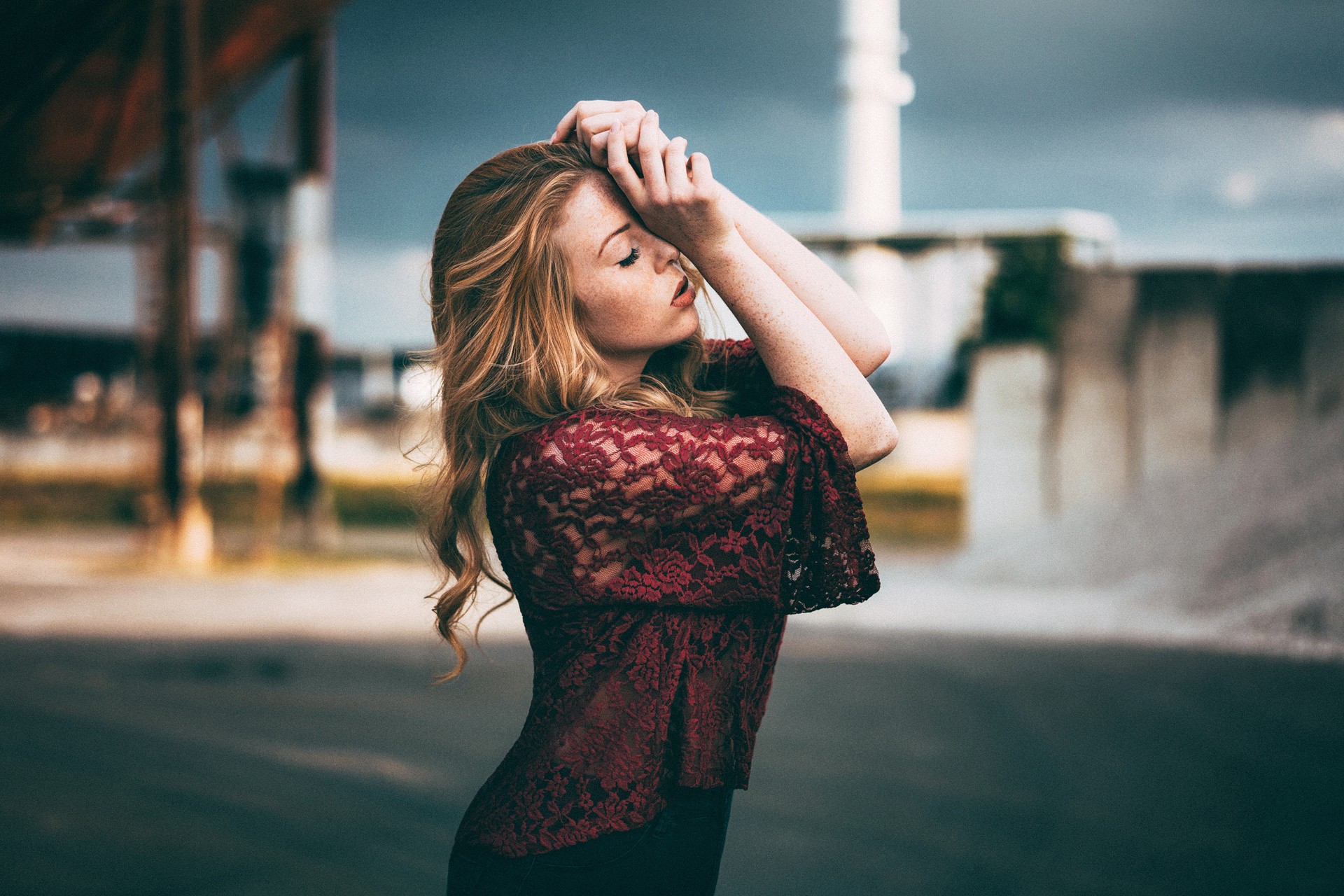 Woman with blonde hair and freckles HD Wallpaper