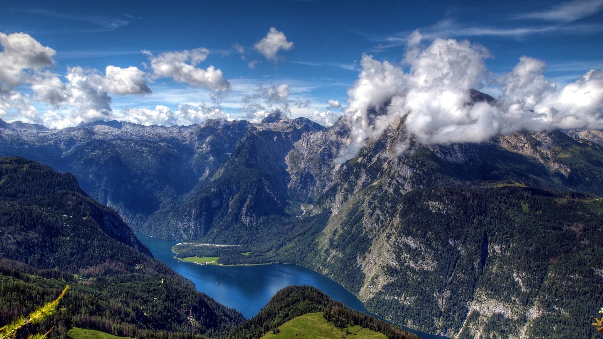 Lake and mountains under a cloudy blue sky HD Wallpaper