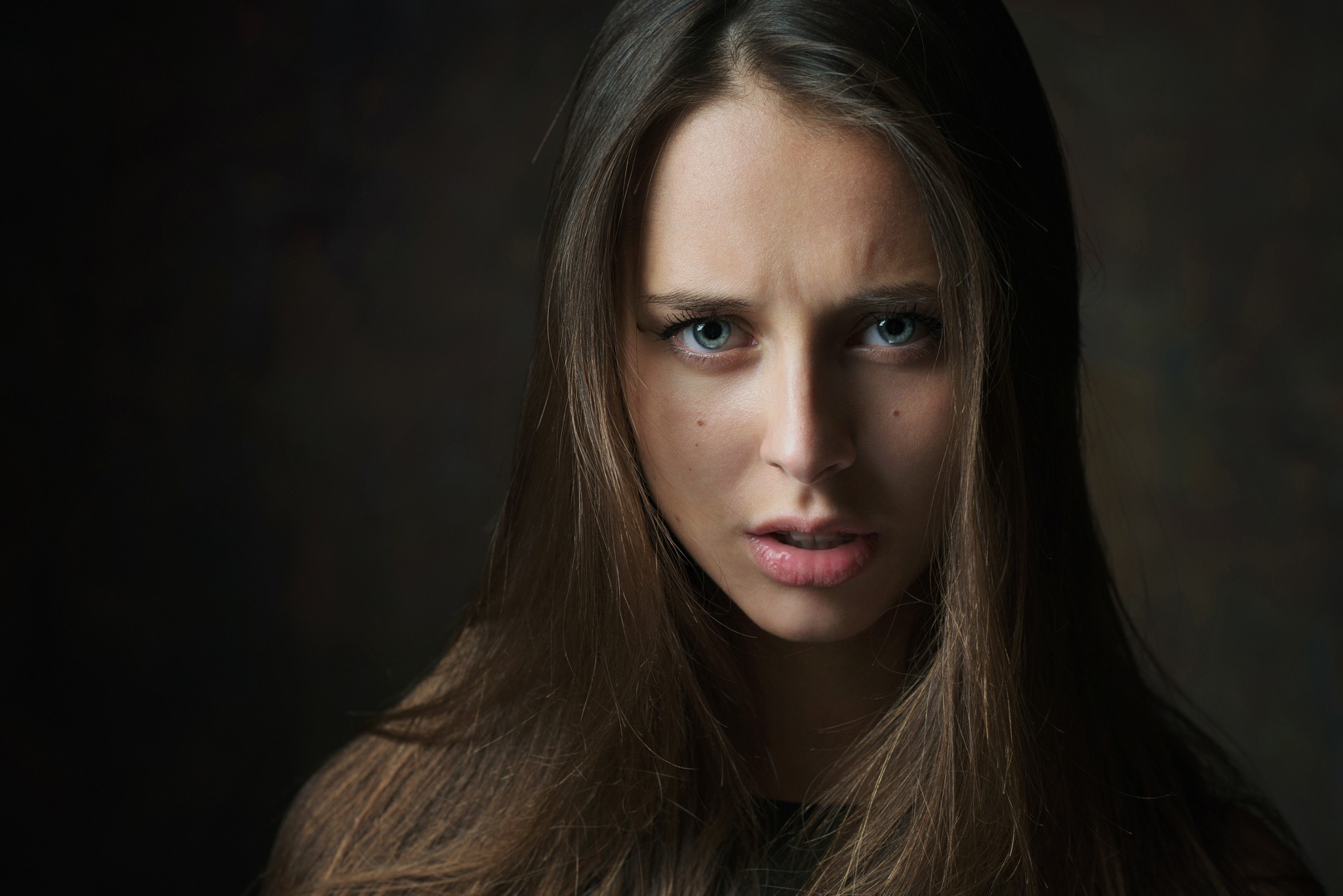 Portrait of Olesya Grimaylo with blue eyes HD Wallpaper