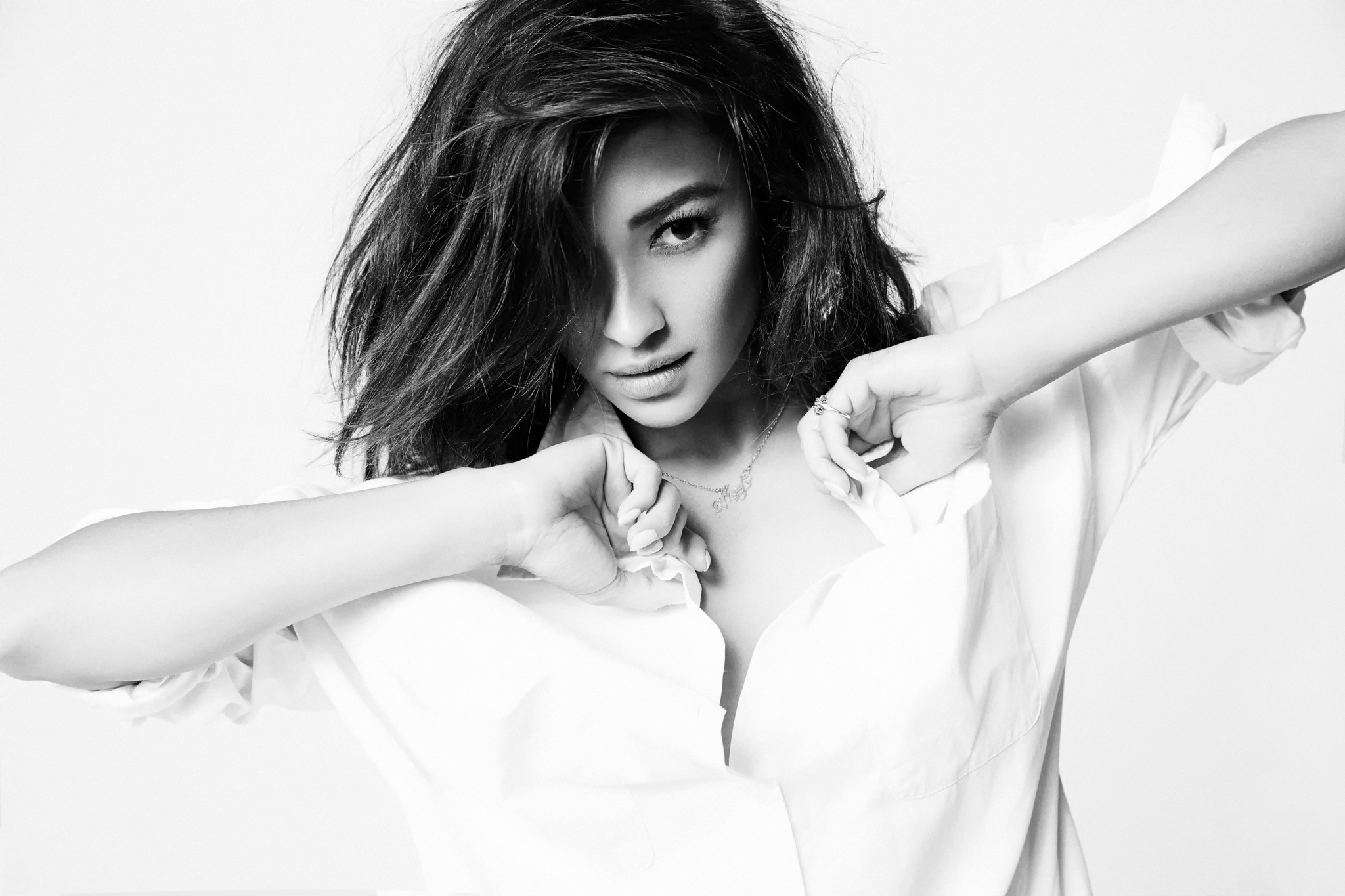 Monochrome portrait of Shay Mitchell HD Wallpaper