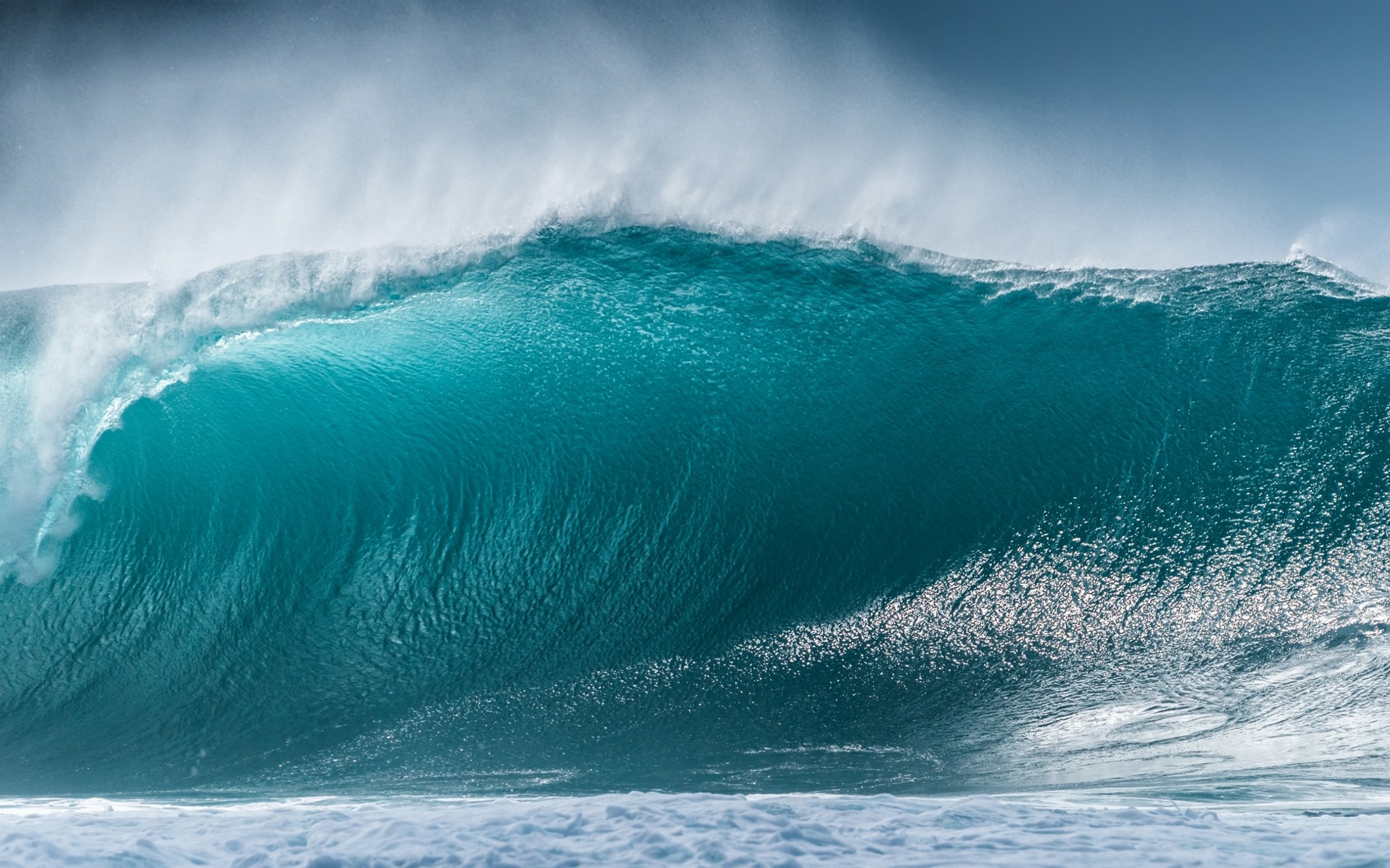Massive turquoise wave crashing in Hawaii HD Wallpaper