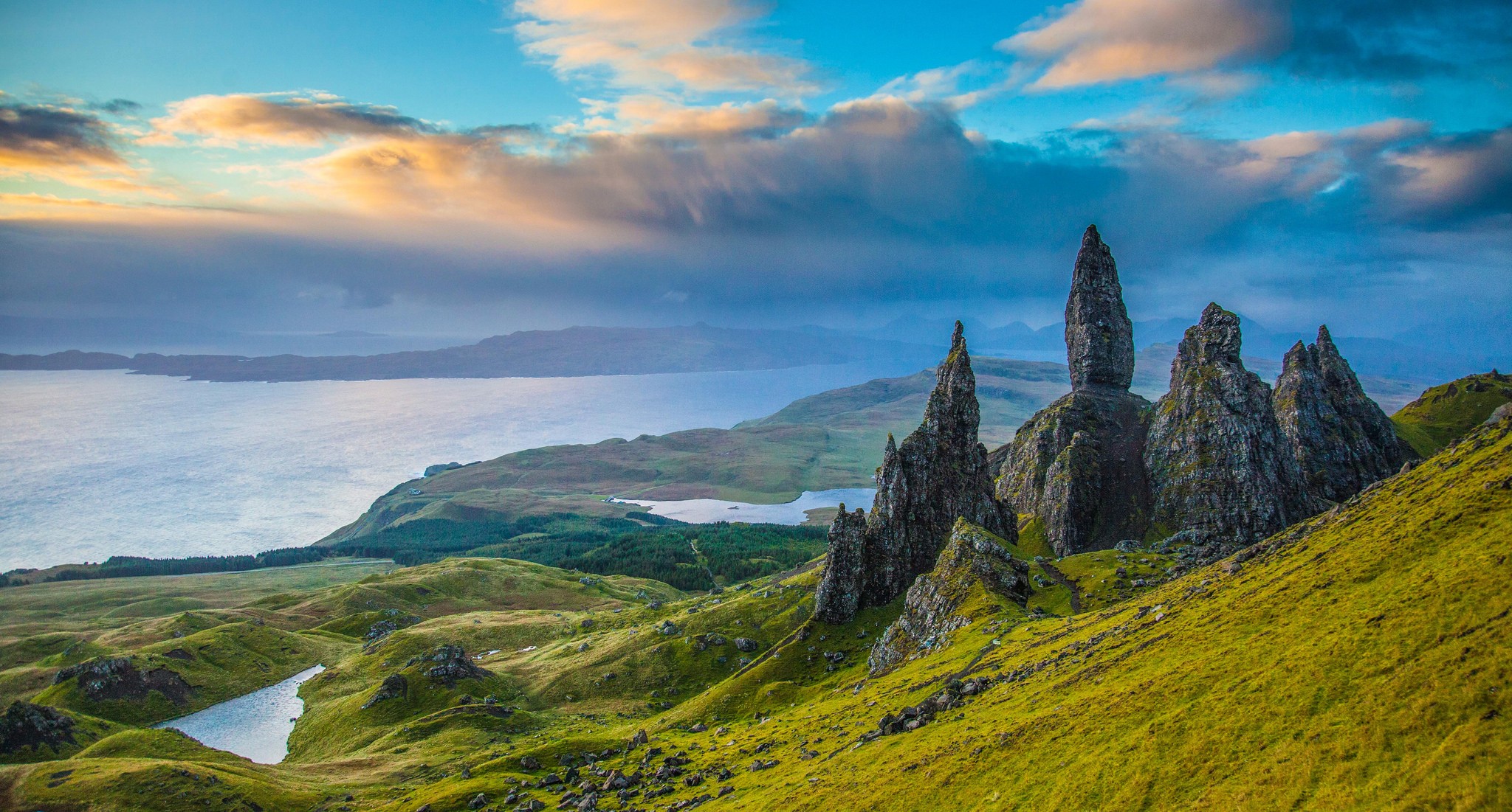 Old Man of Storr rock formation in Scotland HD Wallpaper